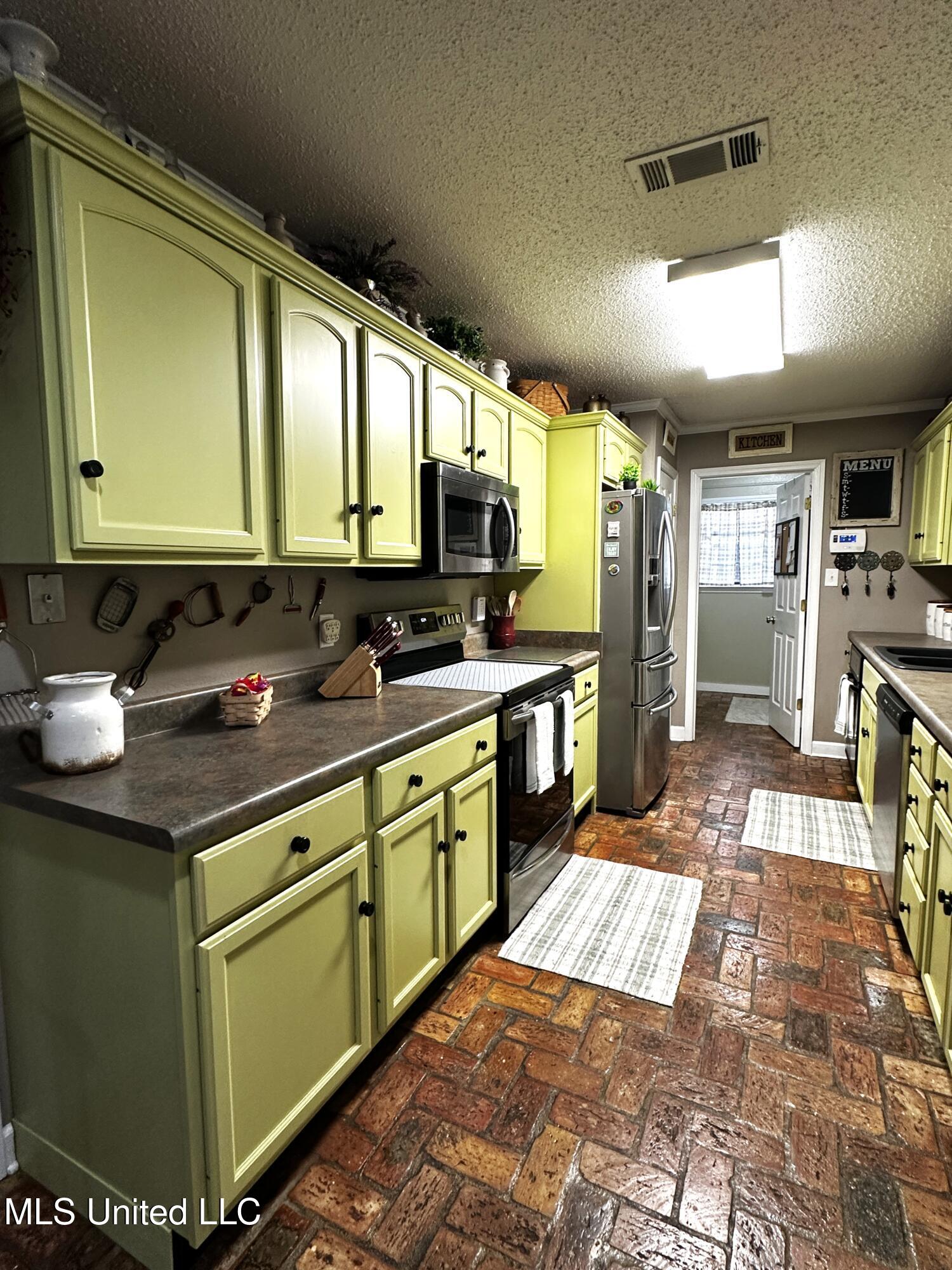 3604 Mercier Drive Property Photo 6