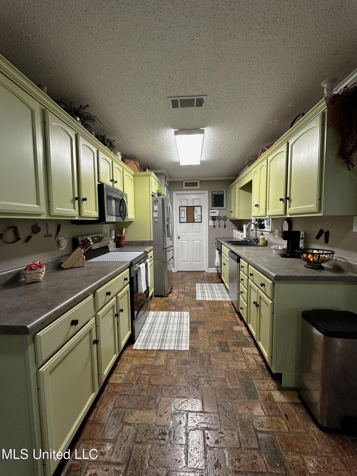 3604 Mercier Drive Property Photo 8