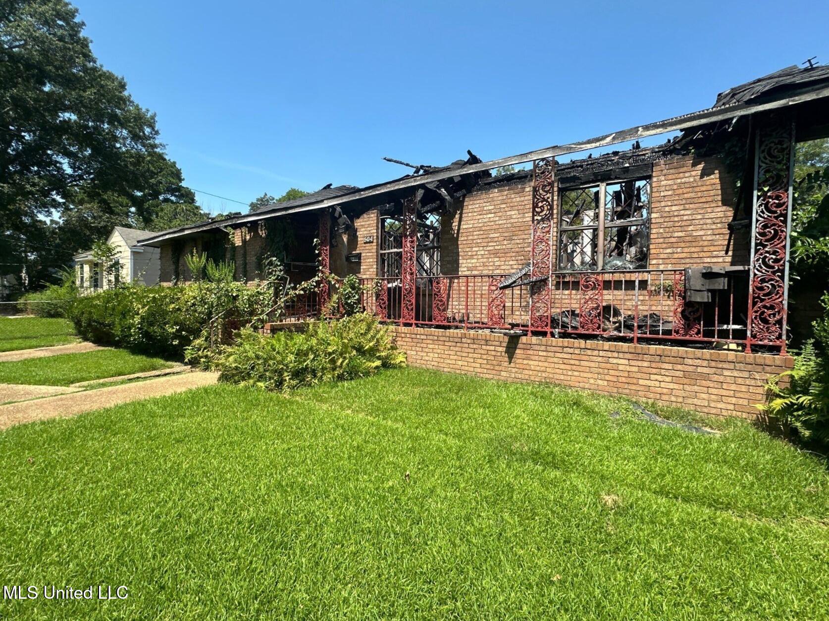 504 Stillwood Drive Property Photo 3