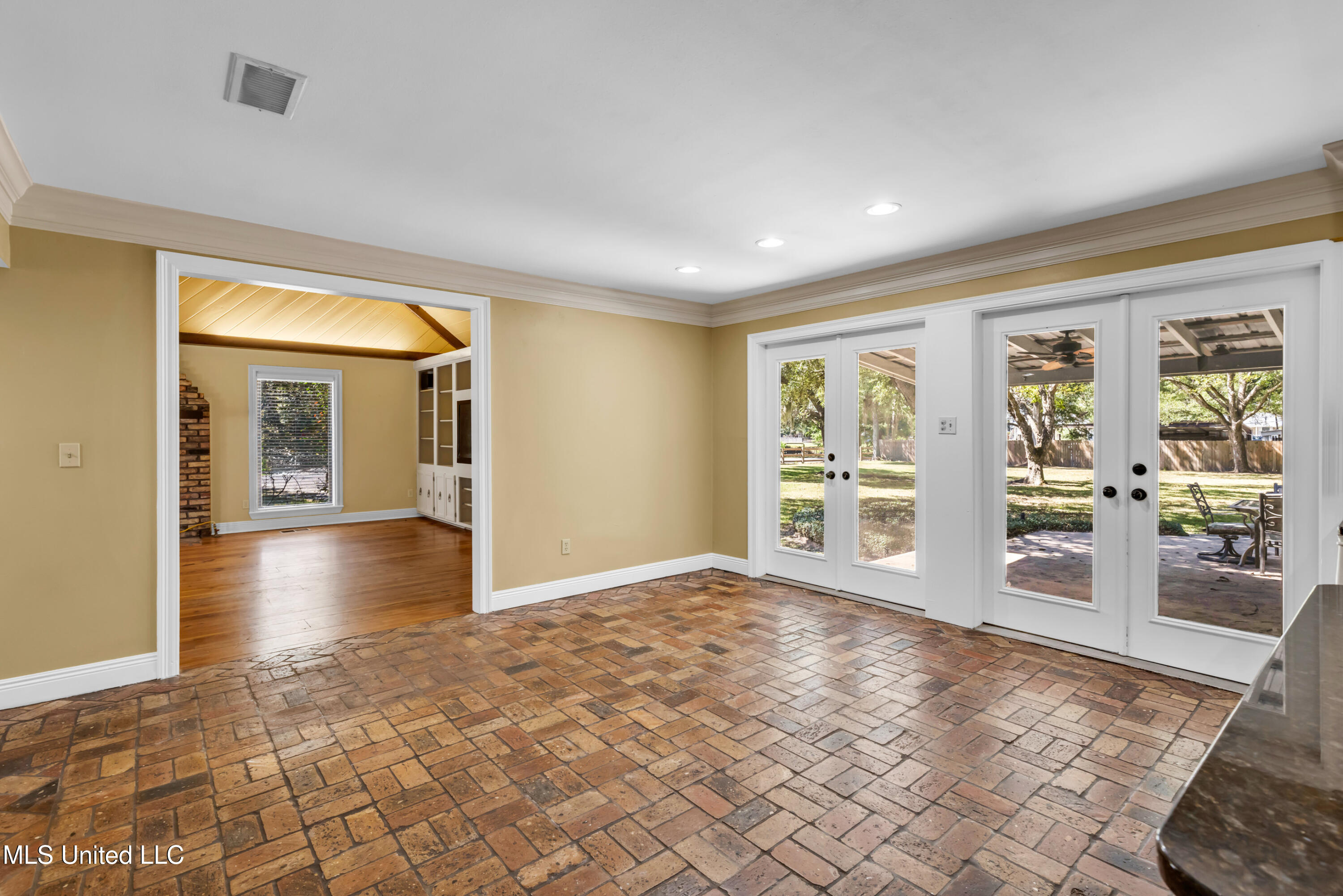 12529 Canal Road Property Photo 15