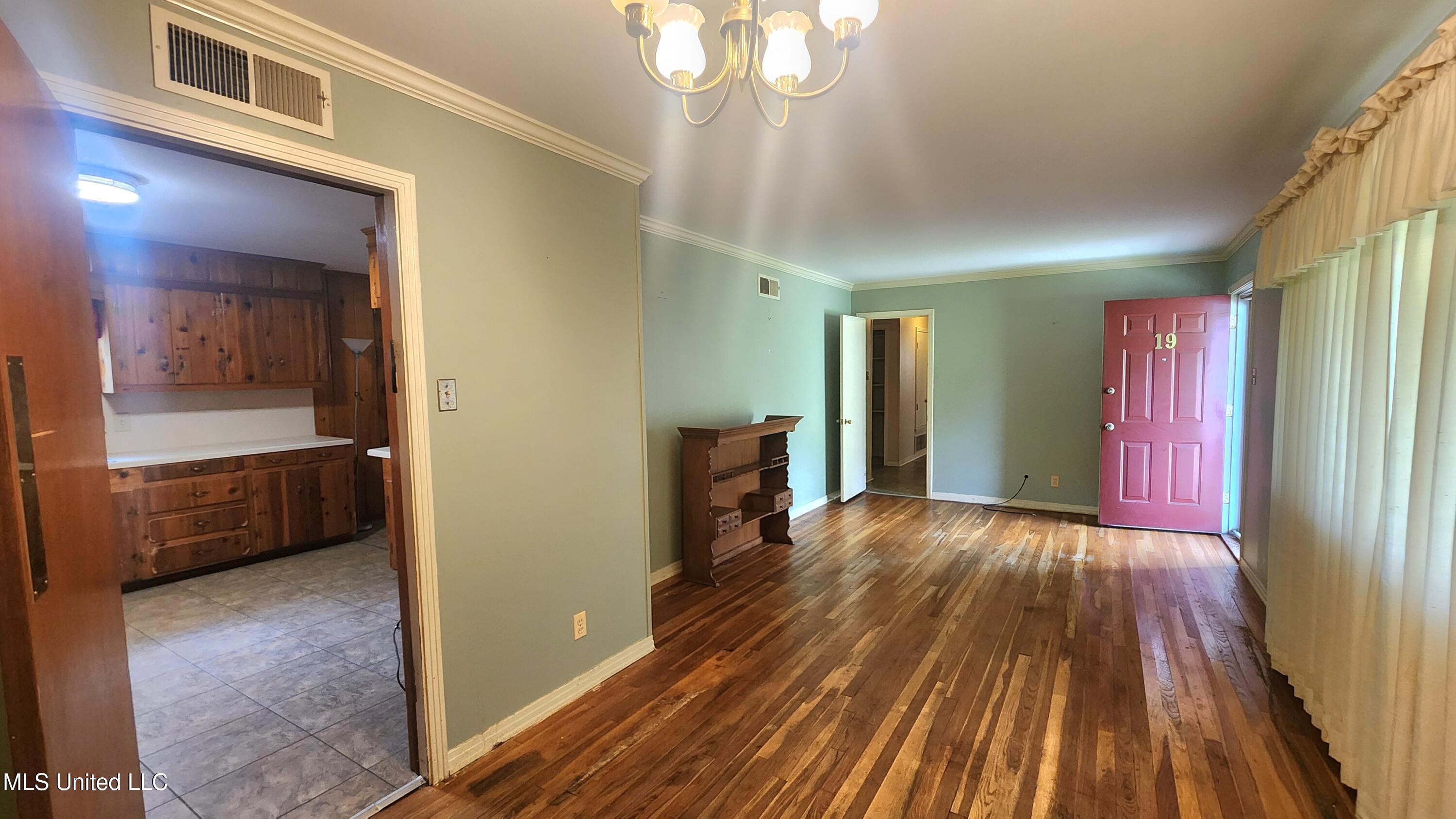 19 Shadow Lane Property Photo 3