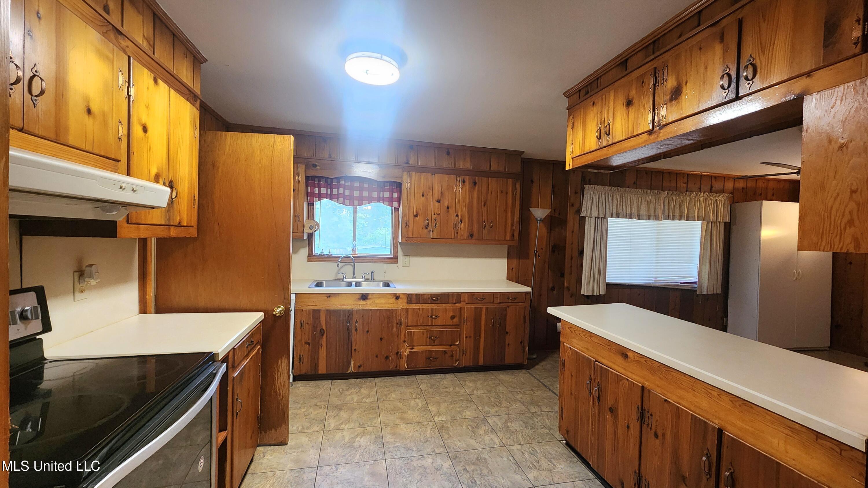 19 Shadow Lane Property Photo 4