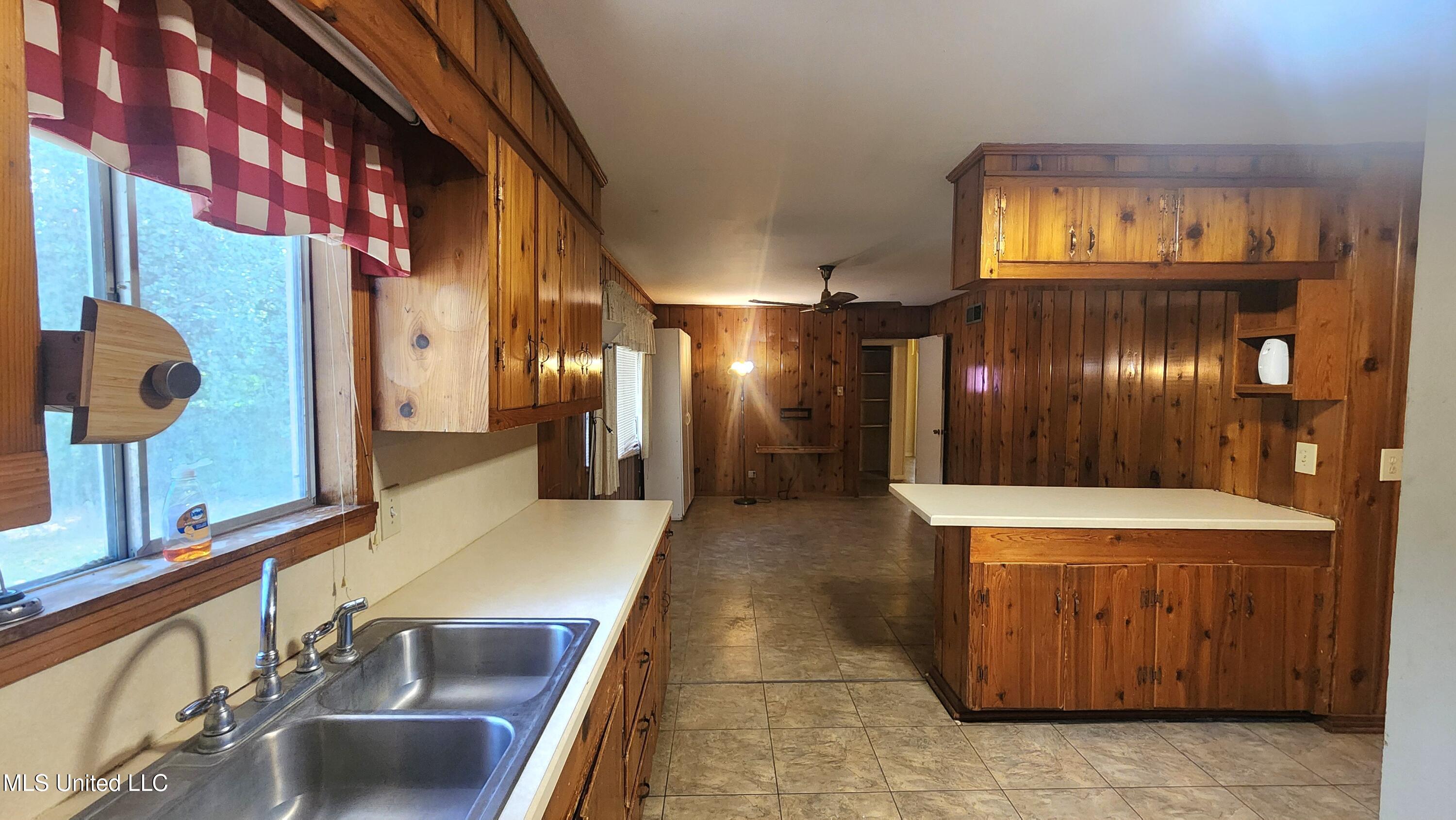 19 Shadow Lane Property Photo 5