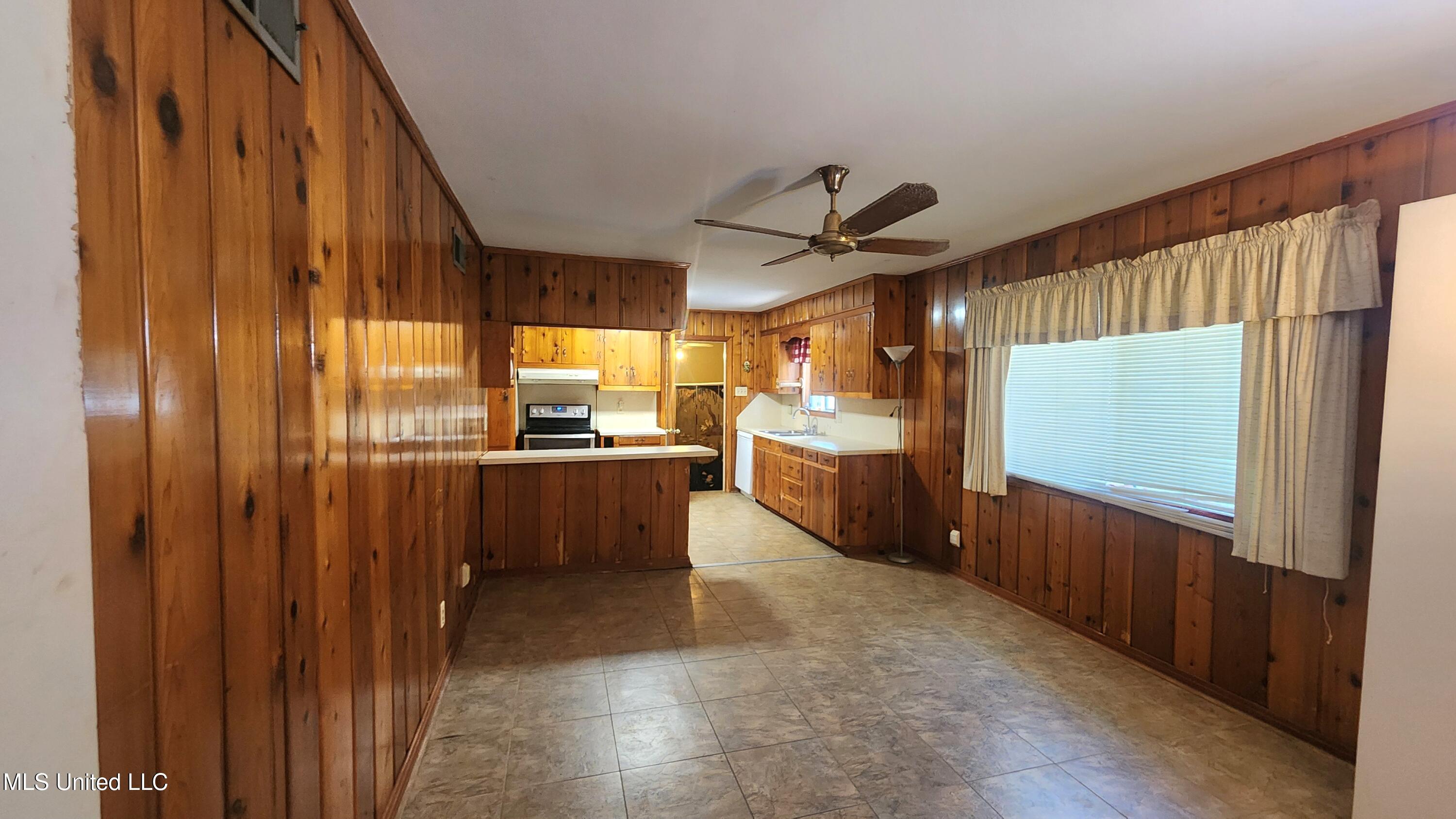 19 Shadow Lane Property Photo 6