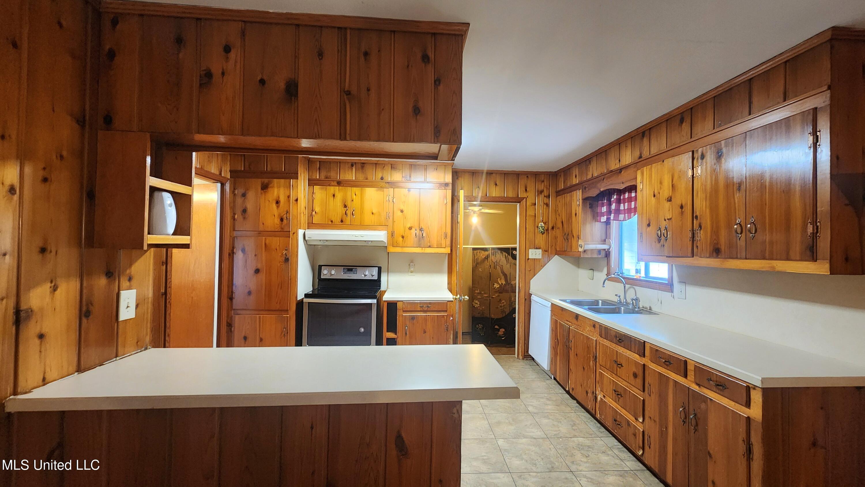 19 Shadow Lane Property Photo 7