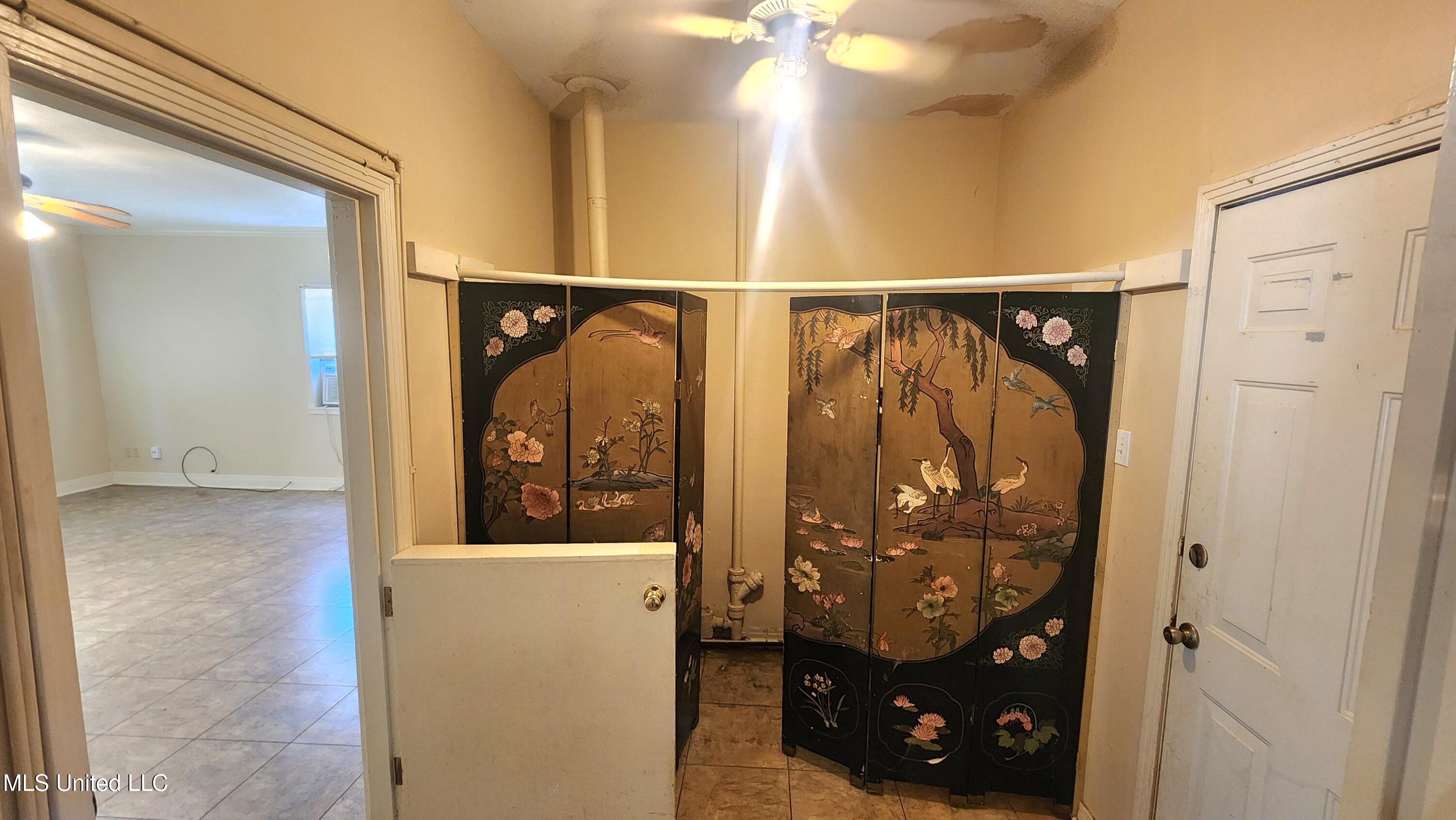 19 Shadow Lane Property Photo 8