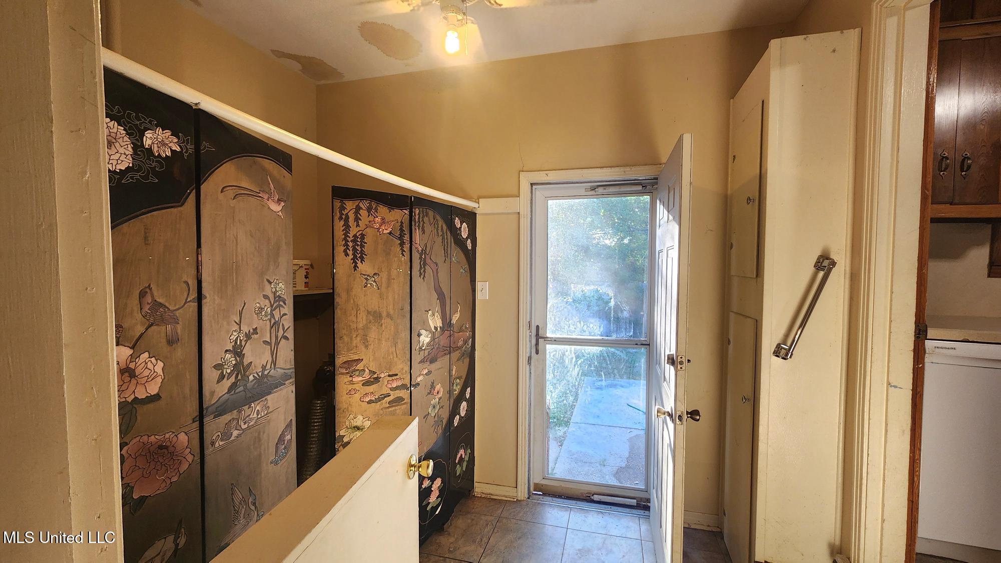 19 Shadow Lane Property Photo 11