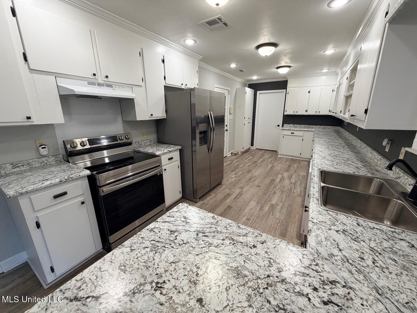 700 Ninth Avenue Property Photo 6