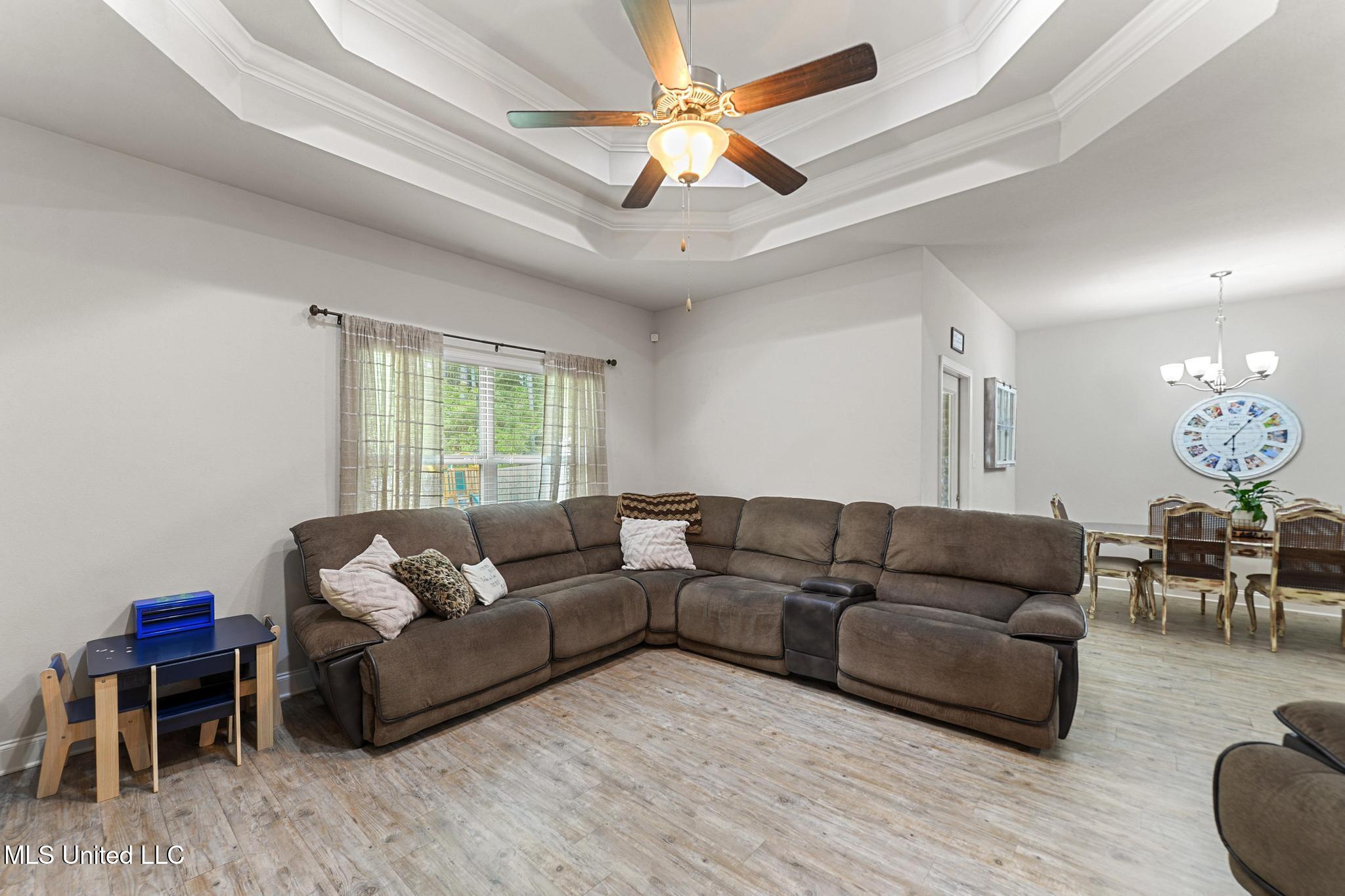 5331 Overland Drive Property Photo 5