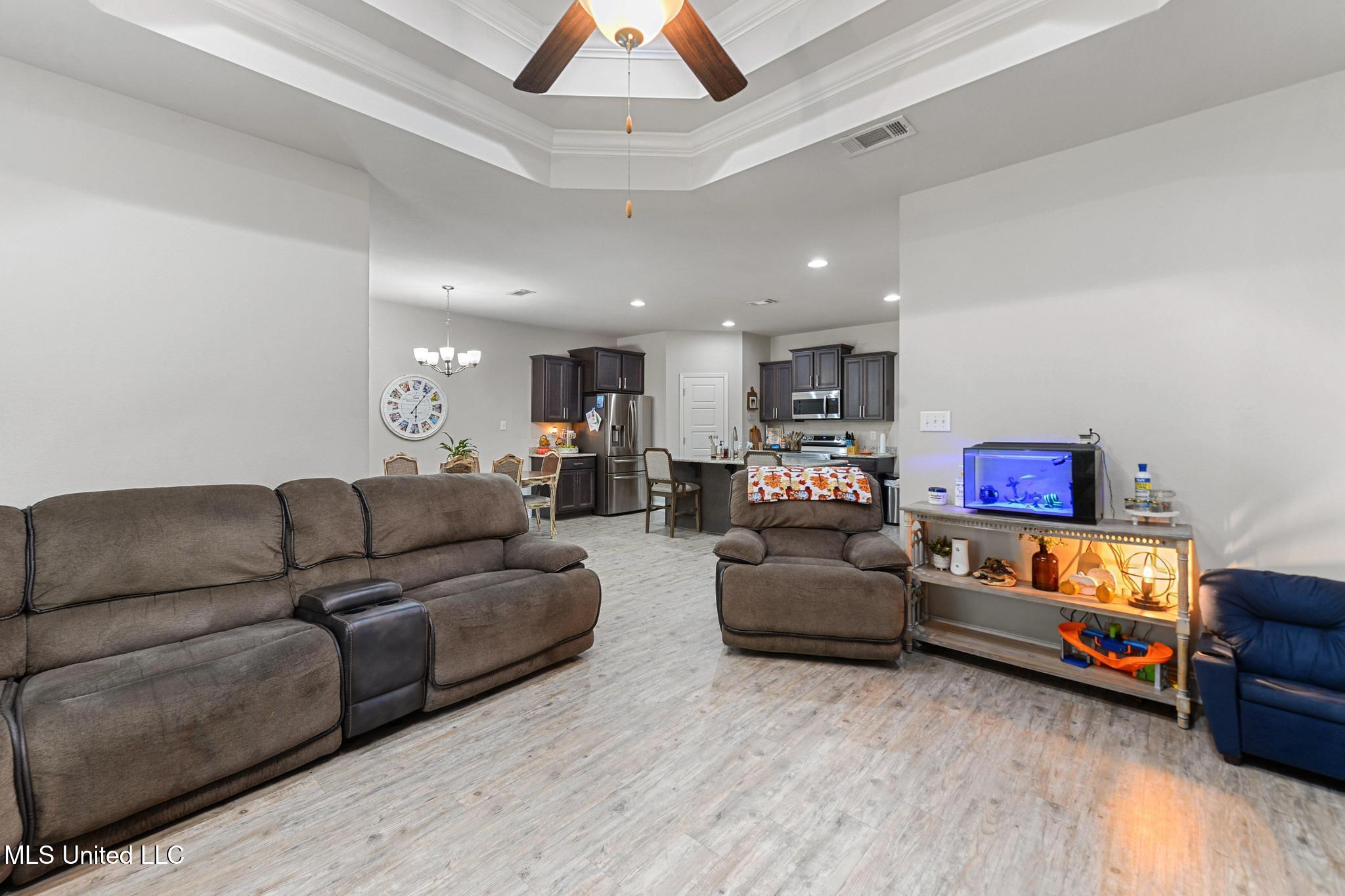 5331 Overland Drive Property Photo 6