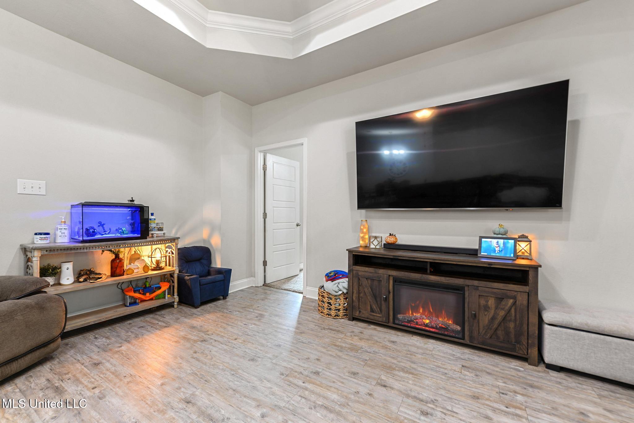 5331 Overland Drive Property Photo 7