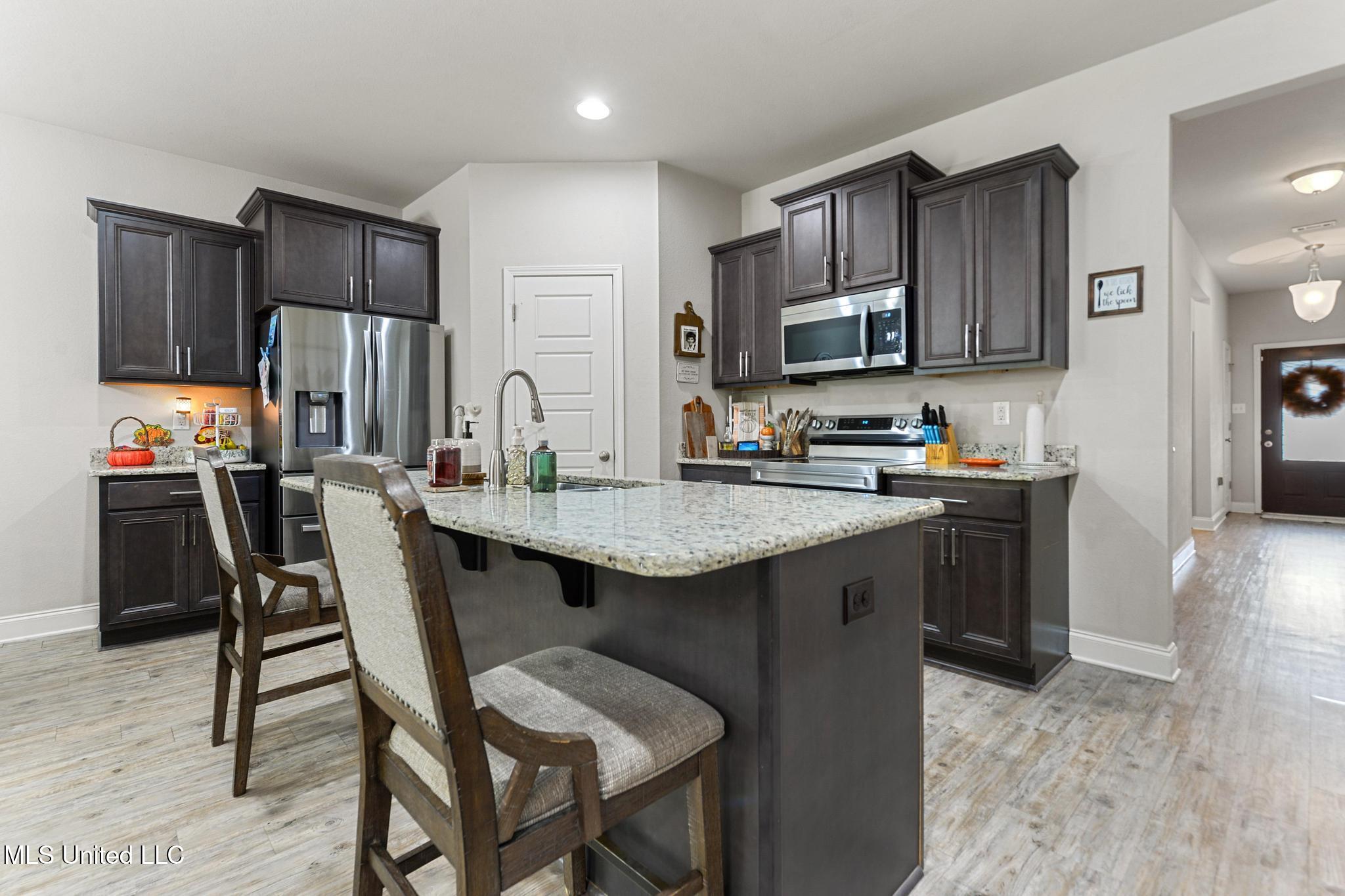 5331 Overland Drive Property Photo 8