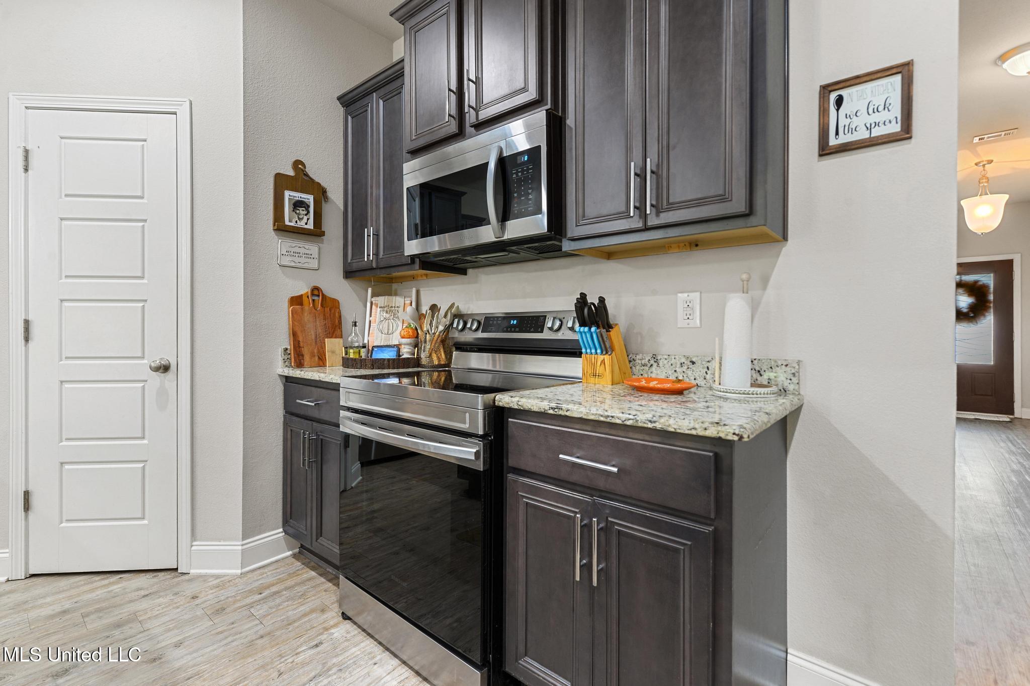 5331 Overland Drive Property Photo 9