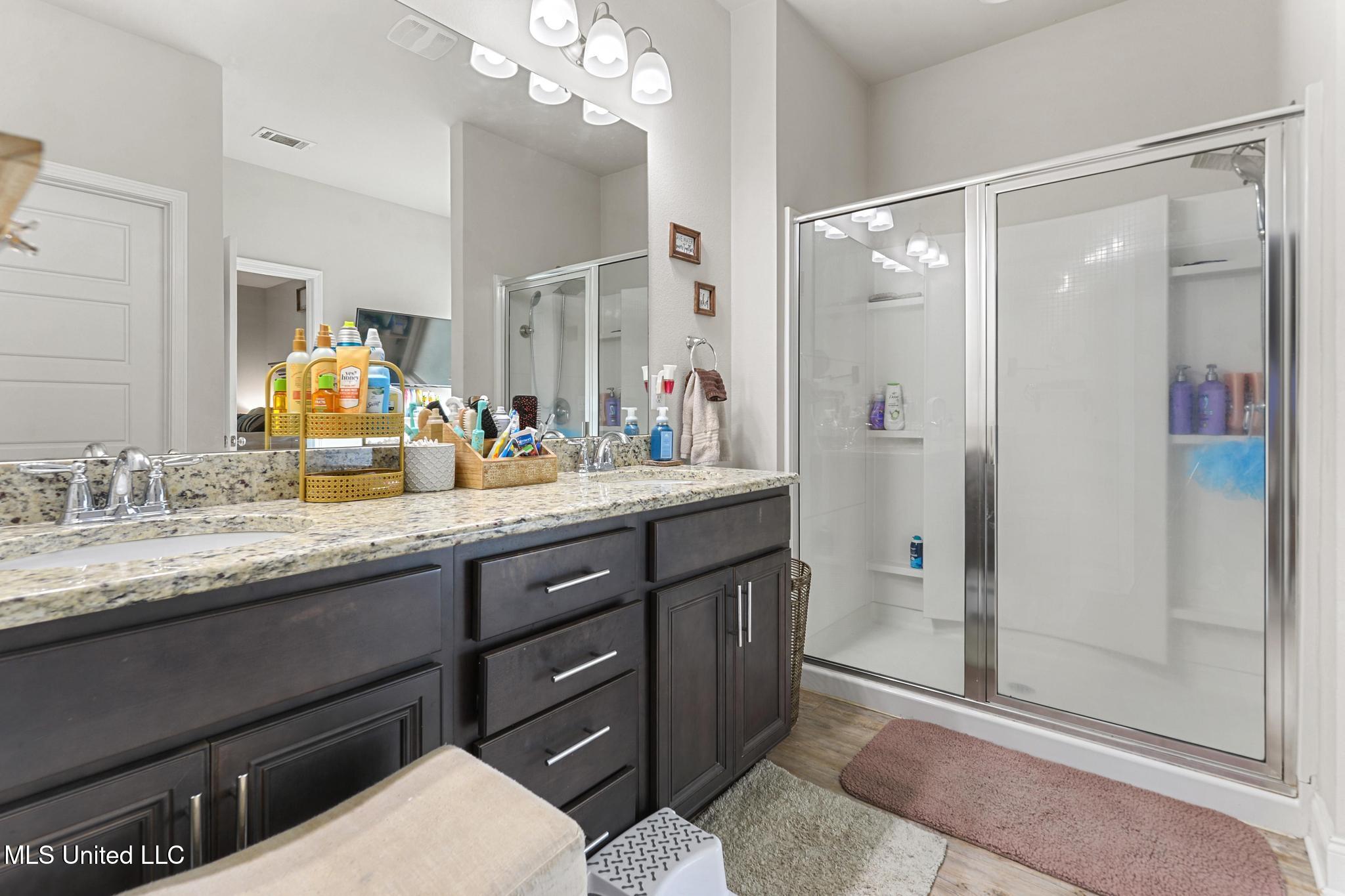 5331 Overland Drive Property Photo 14