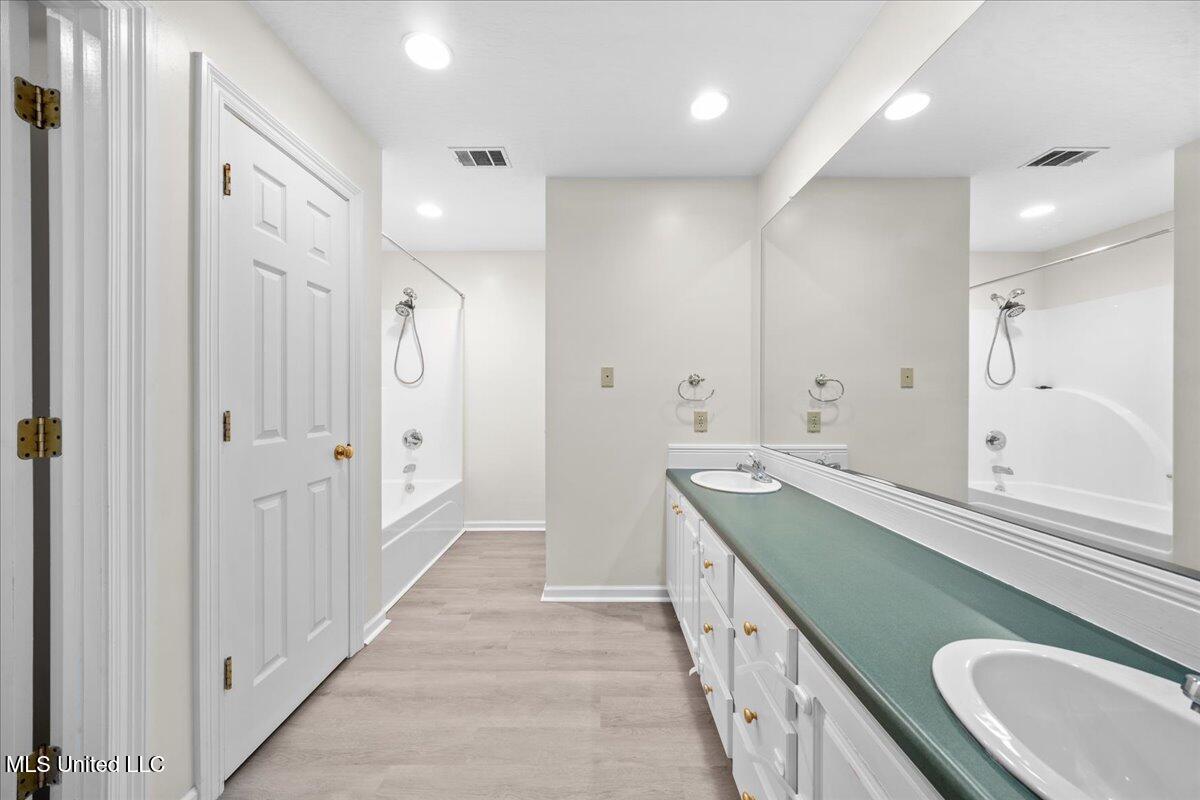 145 Green Bay Drive Property Photo 7