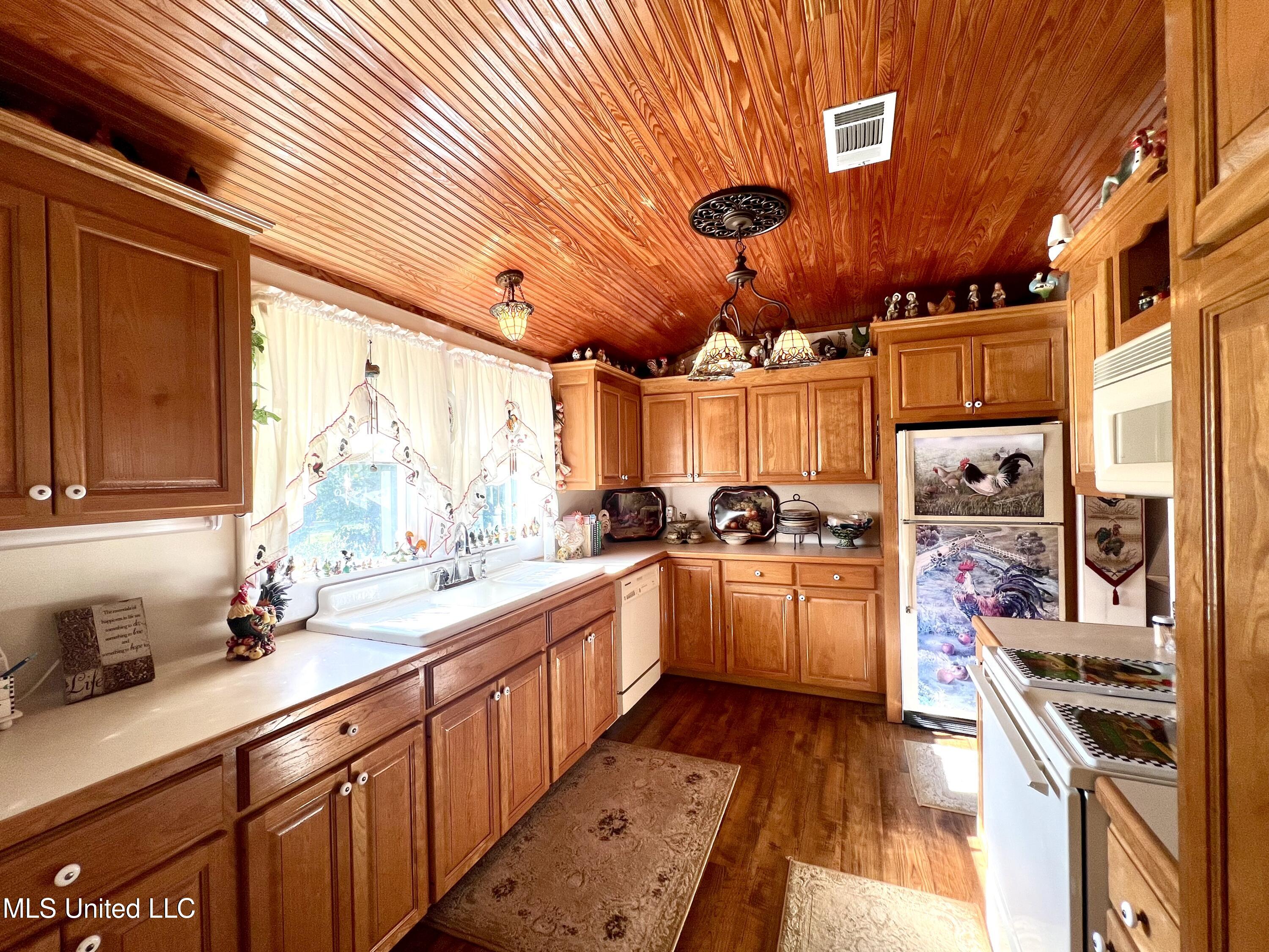 709 Liberty White Road Property Photo 3