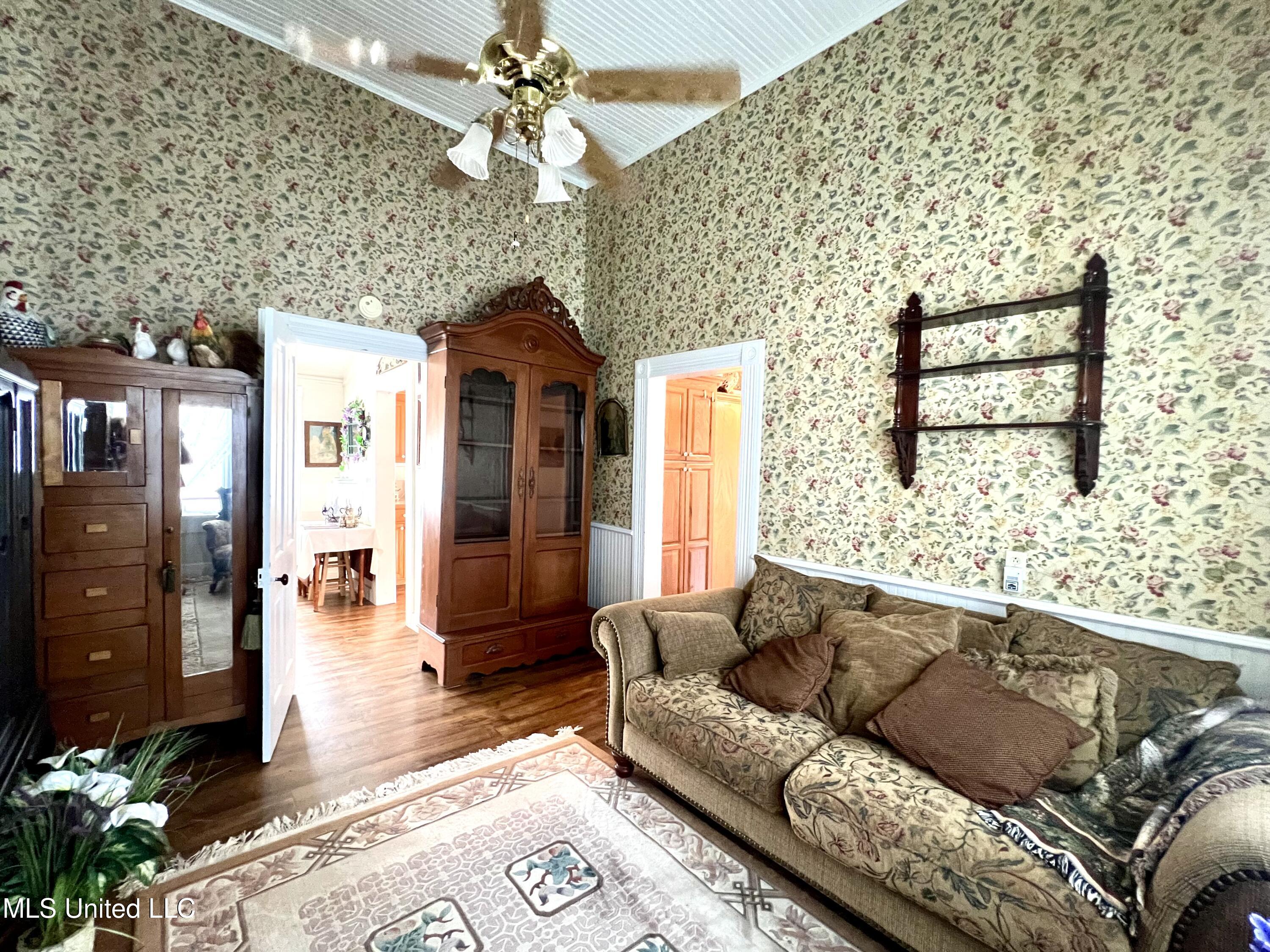 709 Liberty White Road Property Photo 8