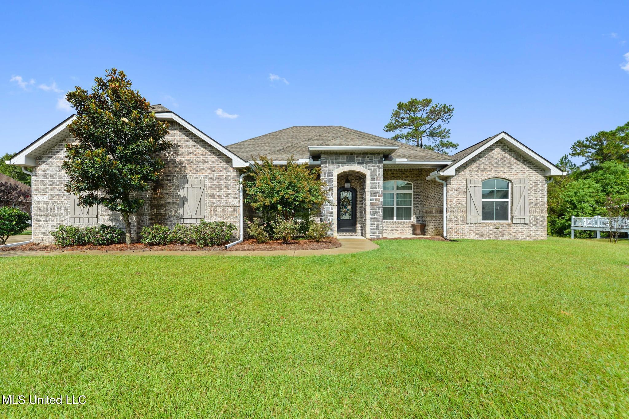 6304 Palmetto Point Drive Property Photo 1