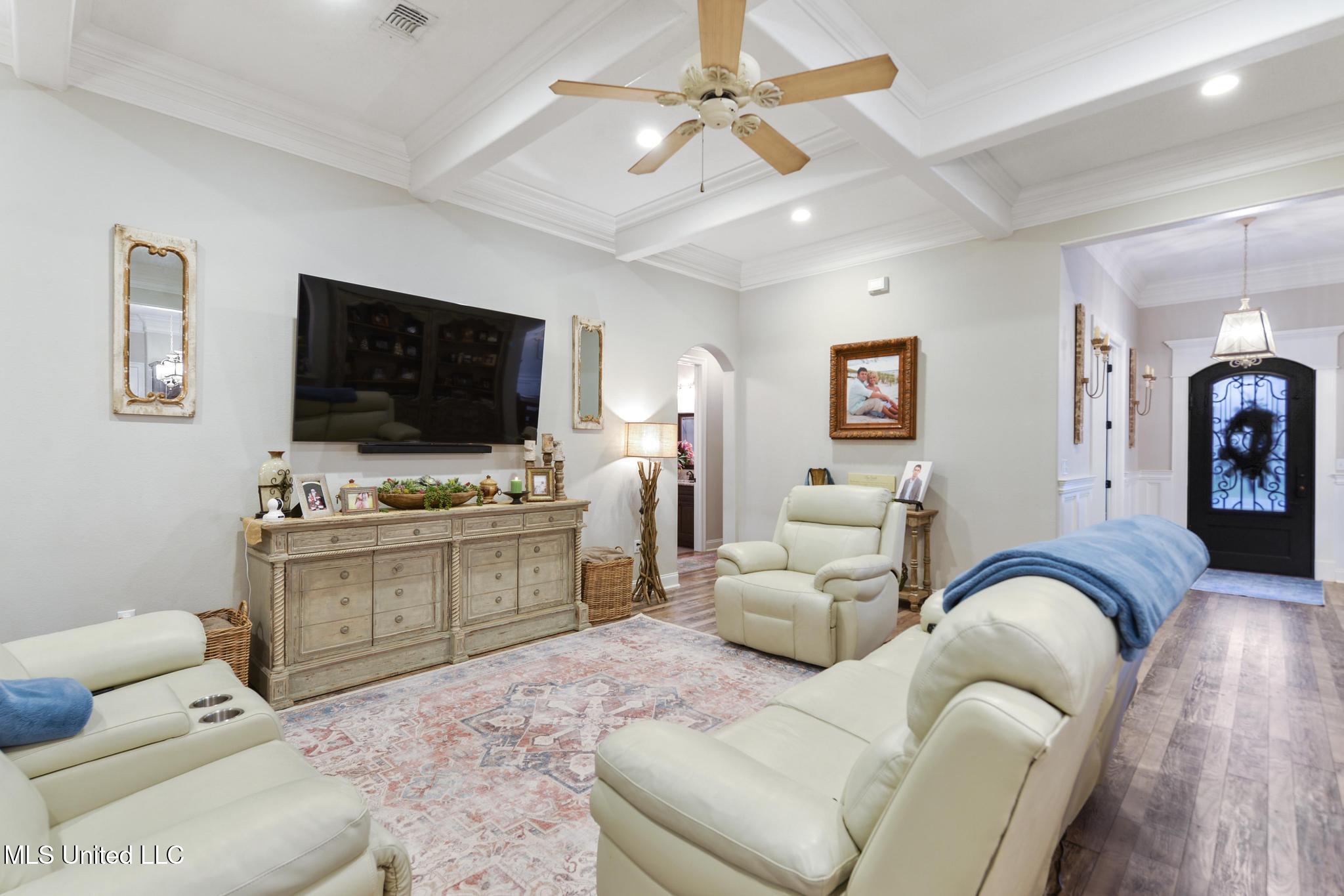 6304 Palmetto Point Drive Property Photo 3