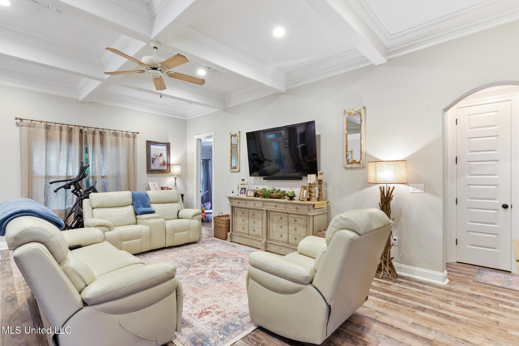 6304 Palmetto Point Drive Property Photo 4