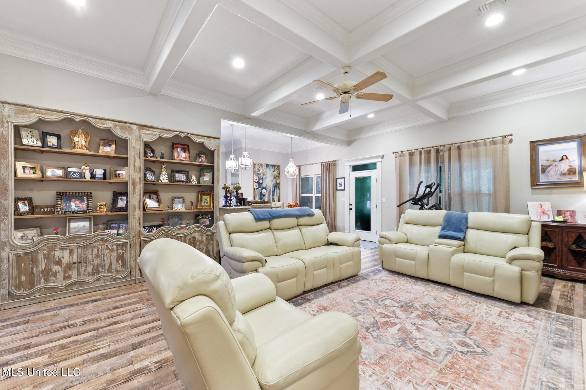 6304 Palmetto Point Drive Property Photo 5