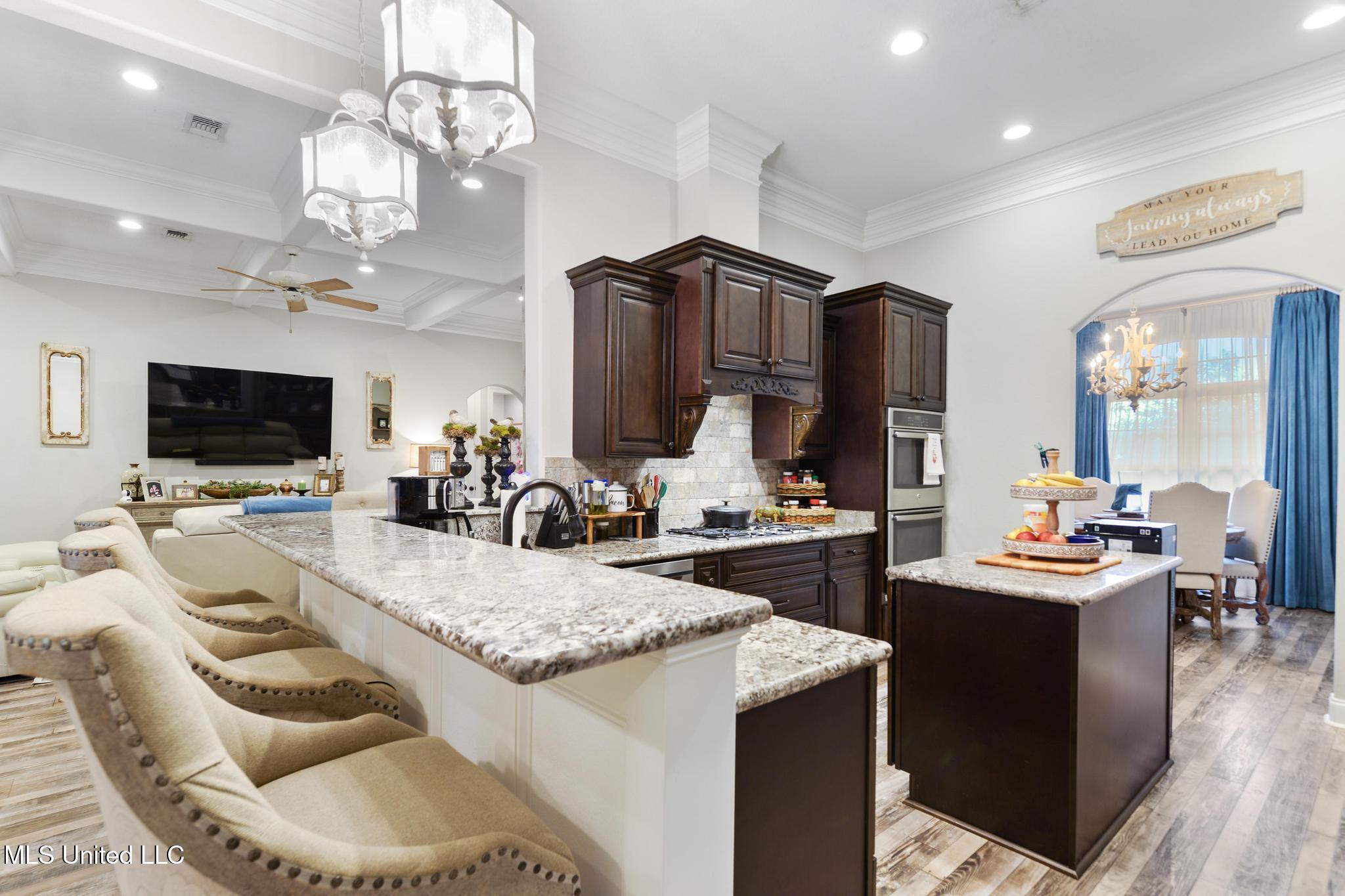 6304 Palmetto Point Drive Property Photo 6