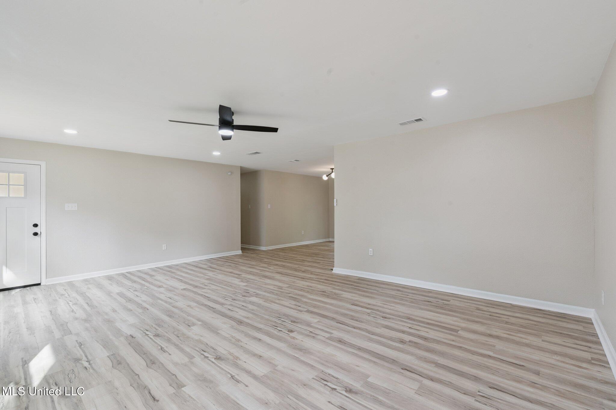 2718 Ridgeway Drive Property Photo 5