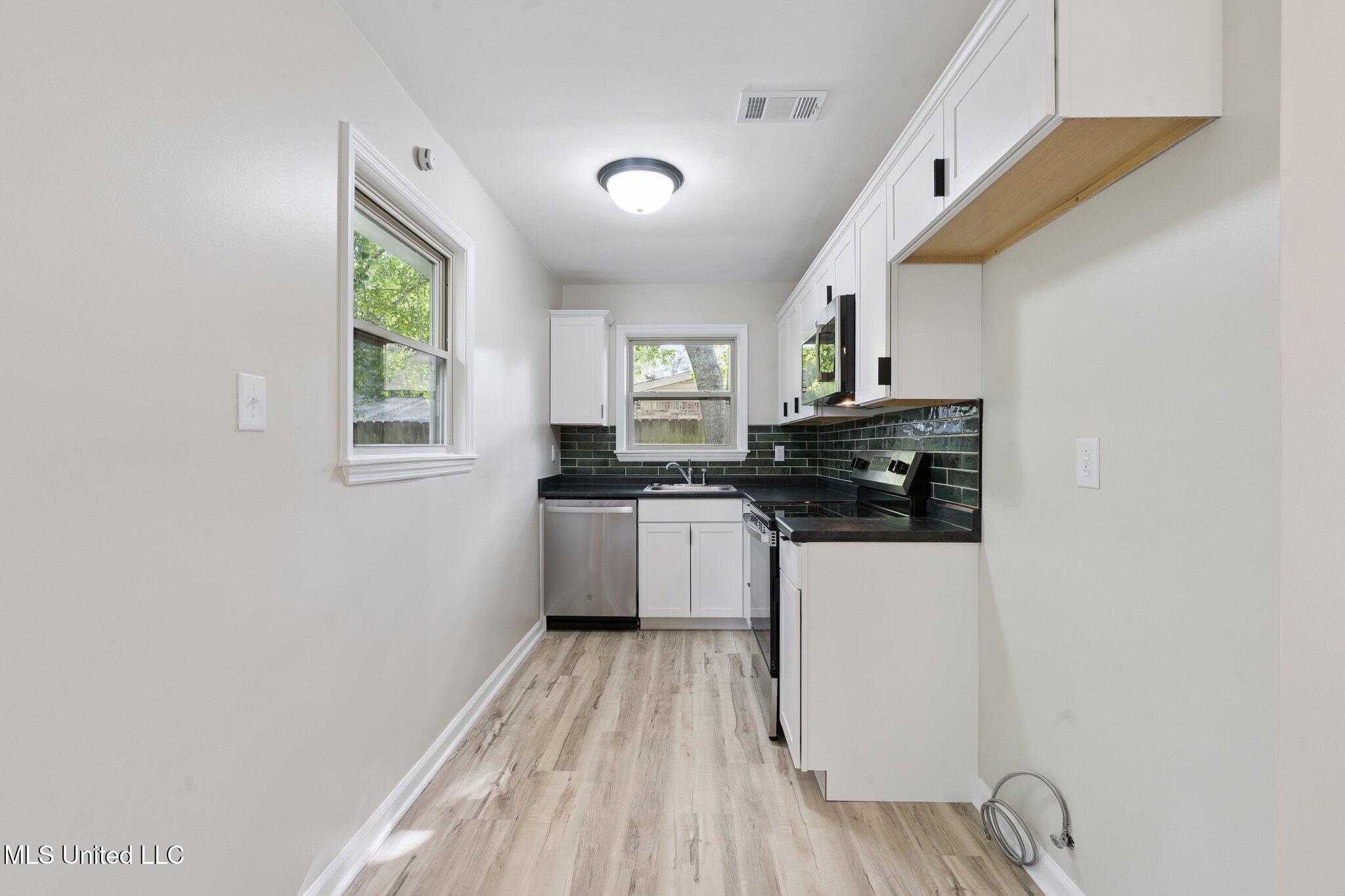 2718 Ridgeway Drive Property Photo 7