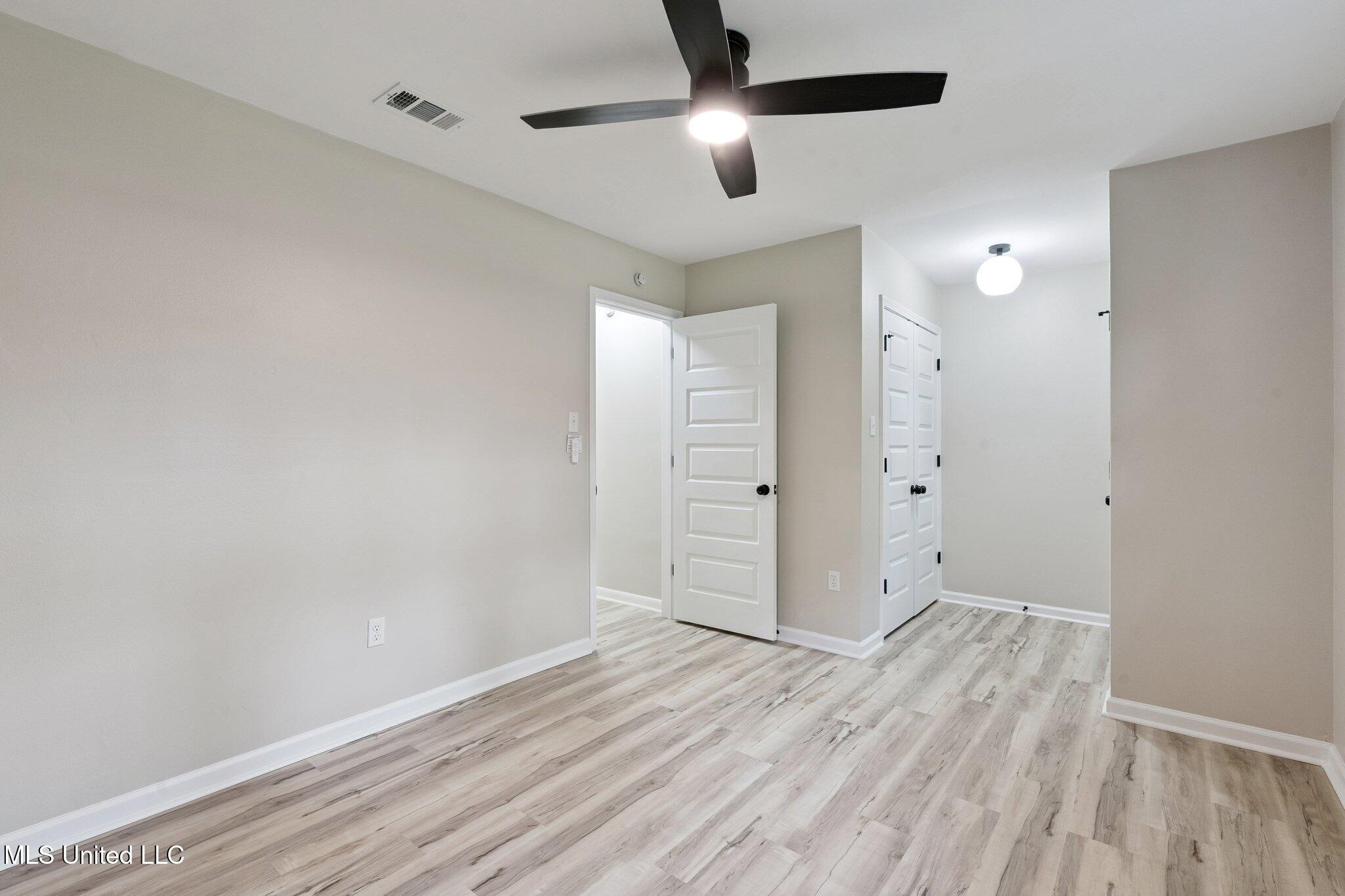 2718 Ridgeway Drive Property Photo 9