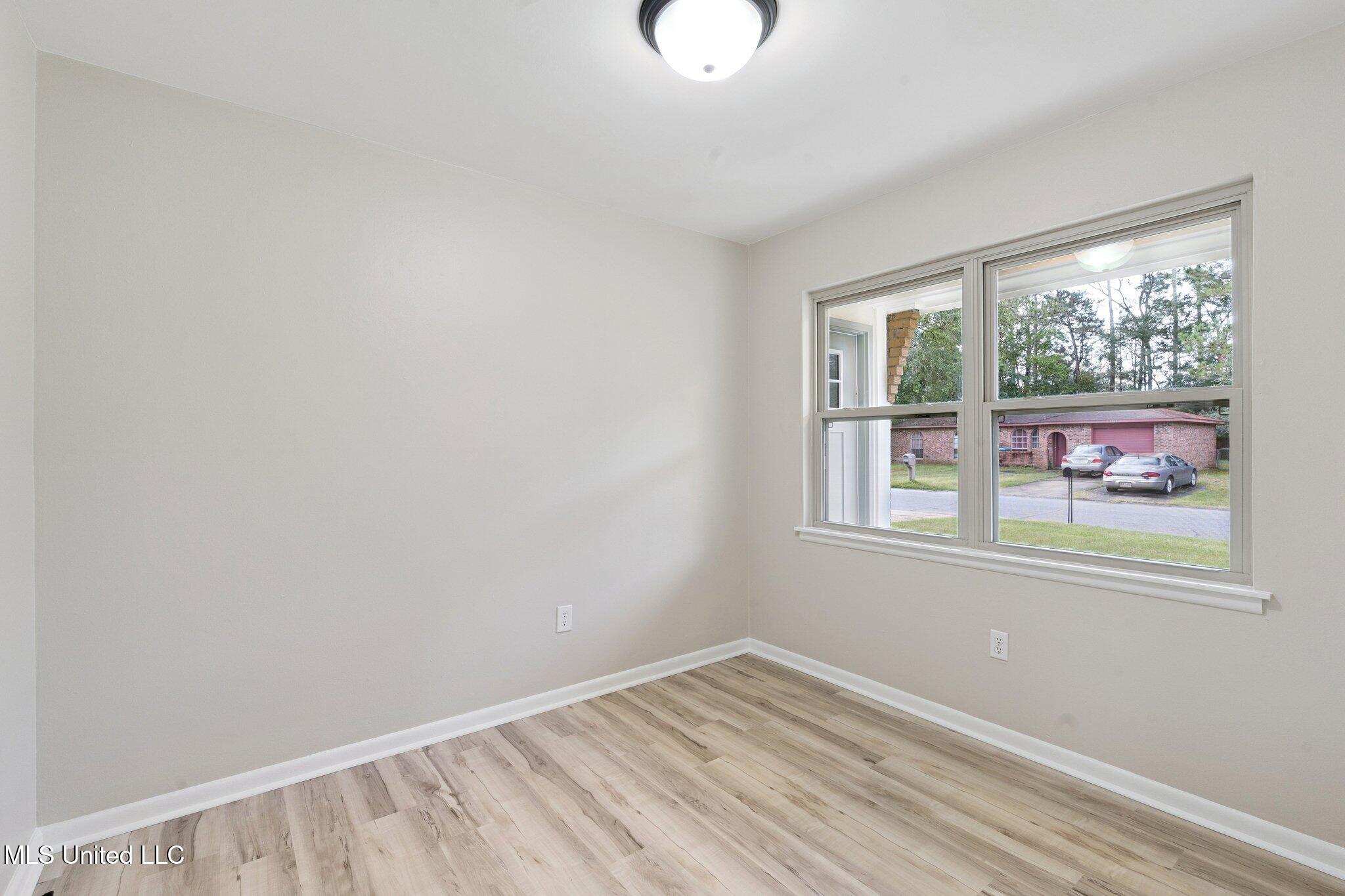 2718 Ridgeway Drive Property Photo 12