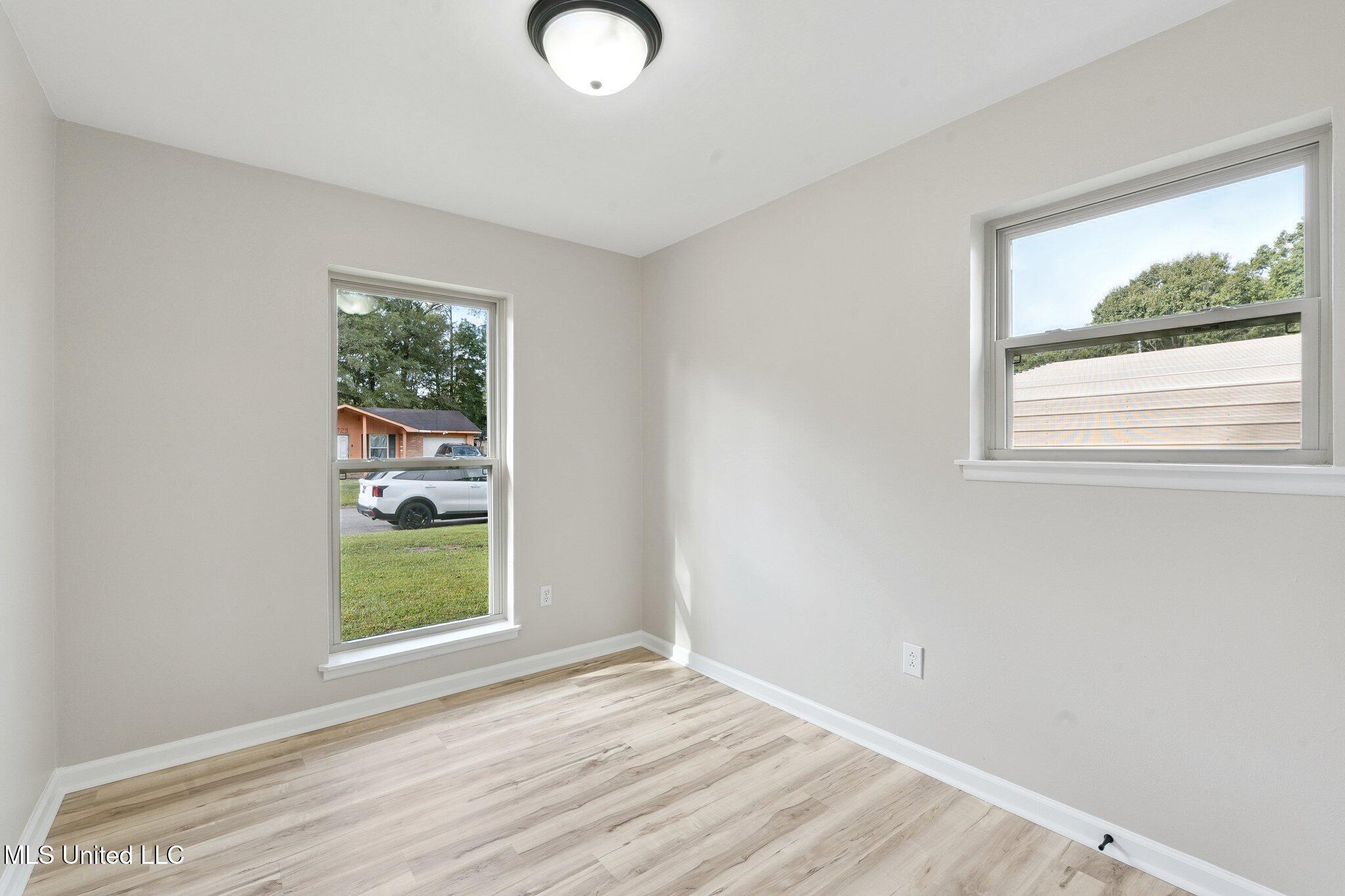 2718 Ridgeway Drive Property Photo 13