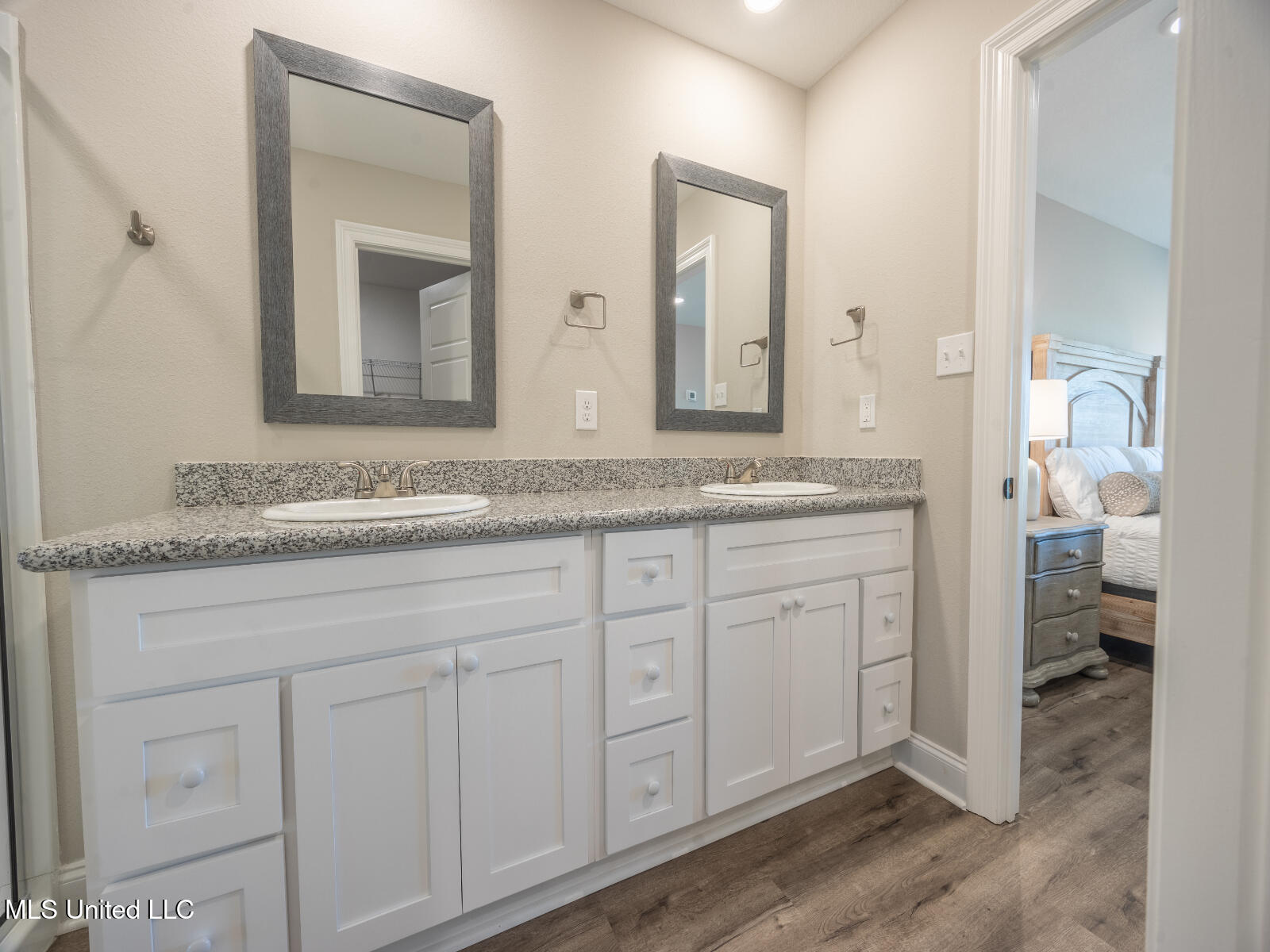 6350 Jennifer Cove Property Photo 11