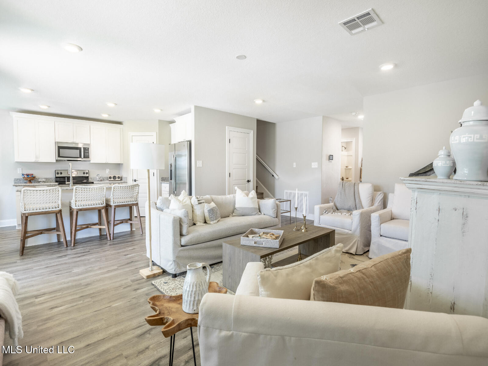 6363 Jennifer Cove Property Photo 6