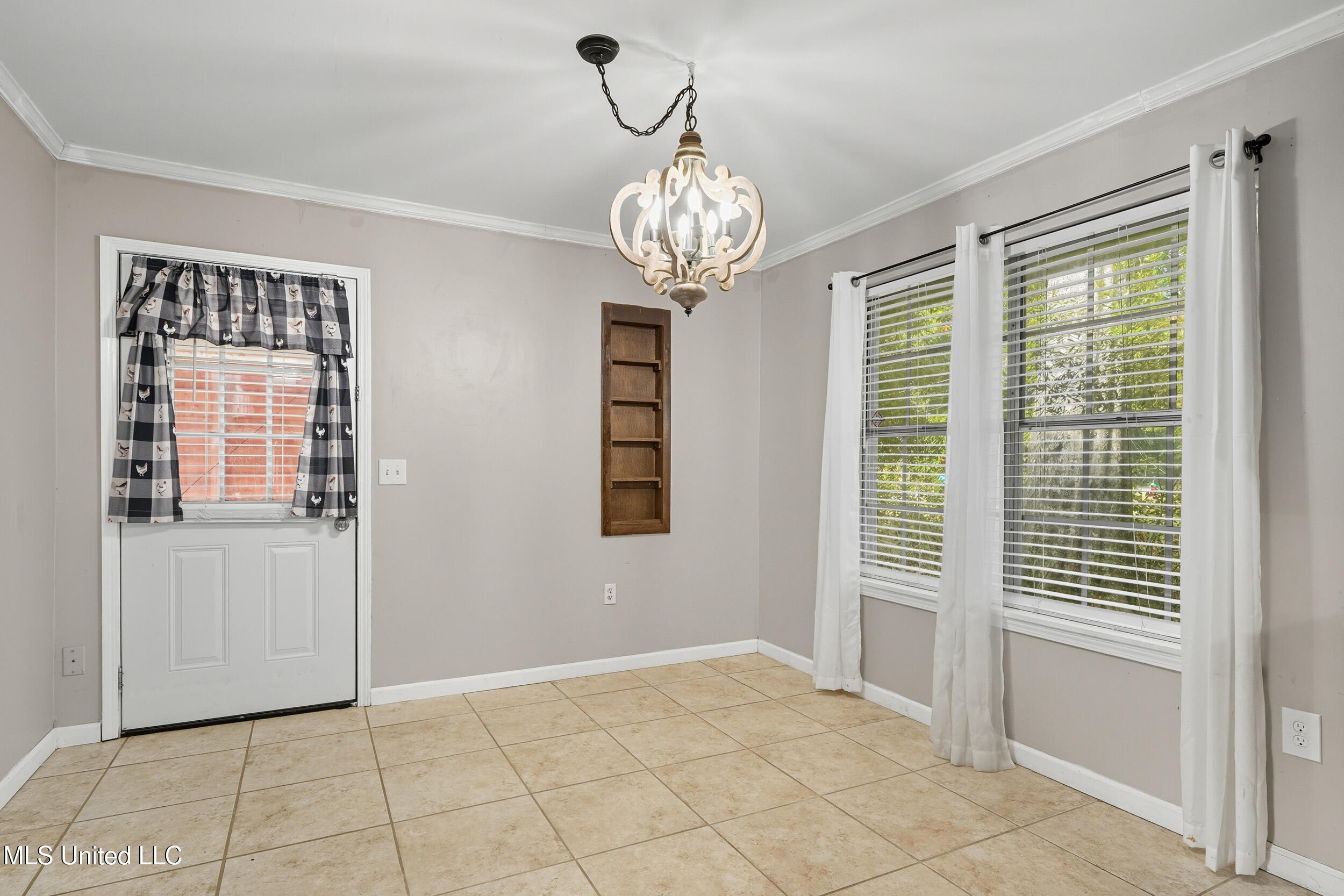 701 Simmons Street Property Photo 8