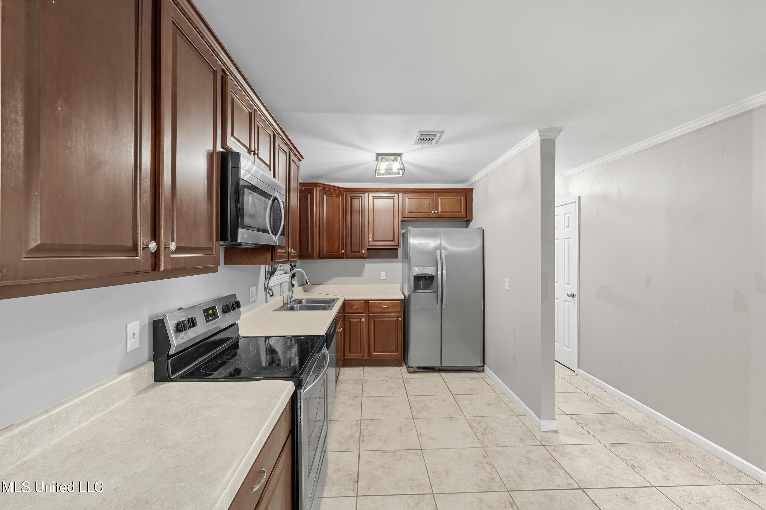 701 Simmons Street Property Photo 9