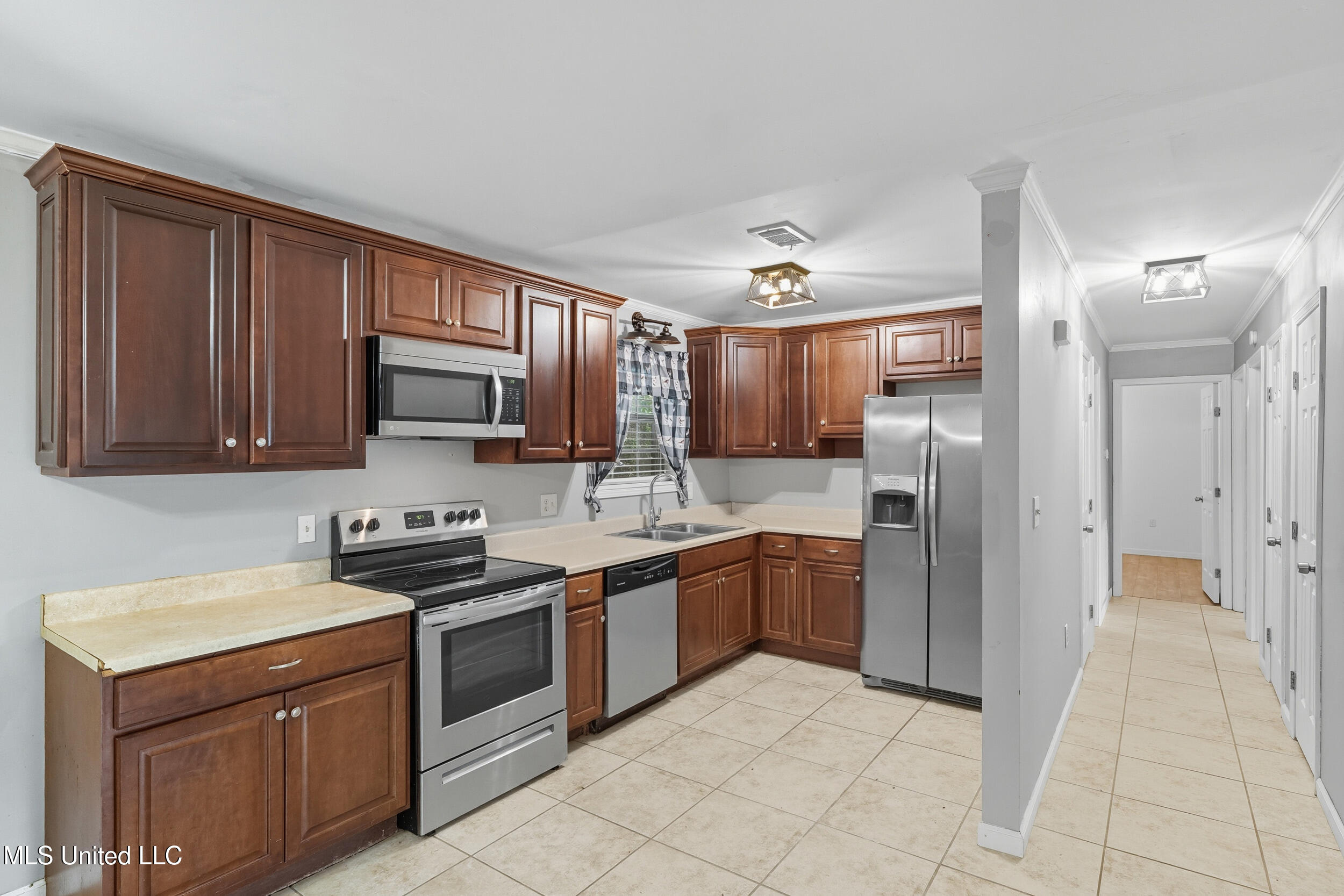 701 Simmons Street Property Photo 10