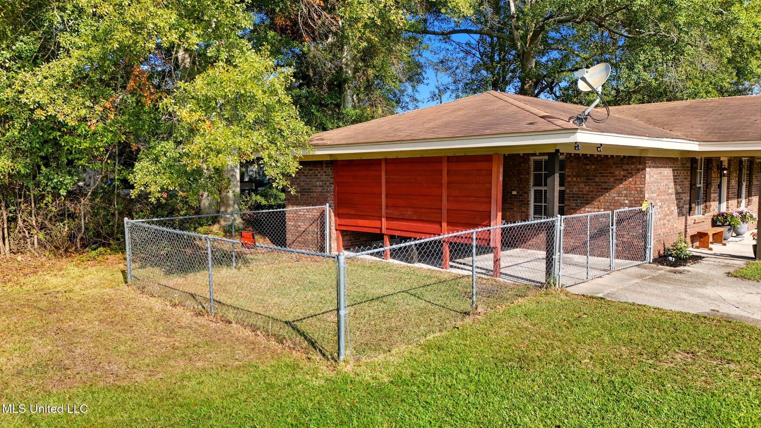 701 Simmons Street Property Photo 17