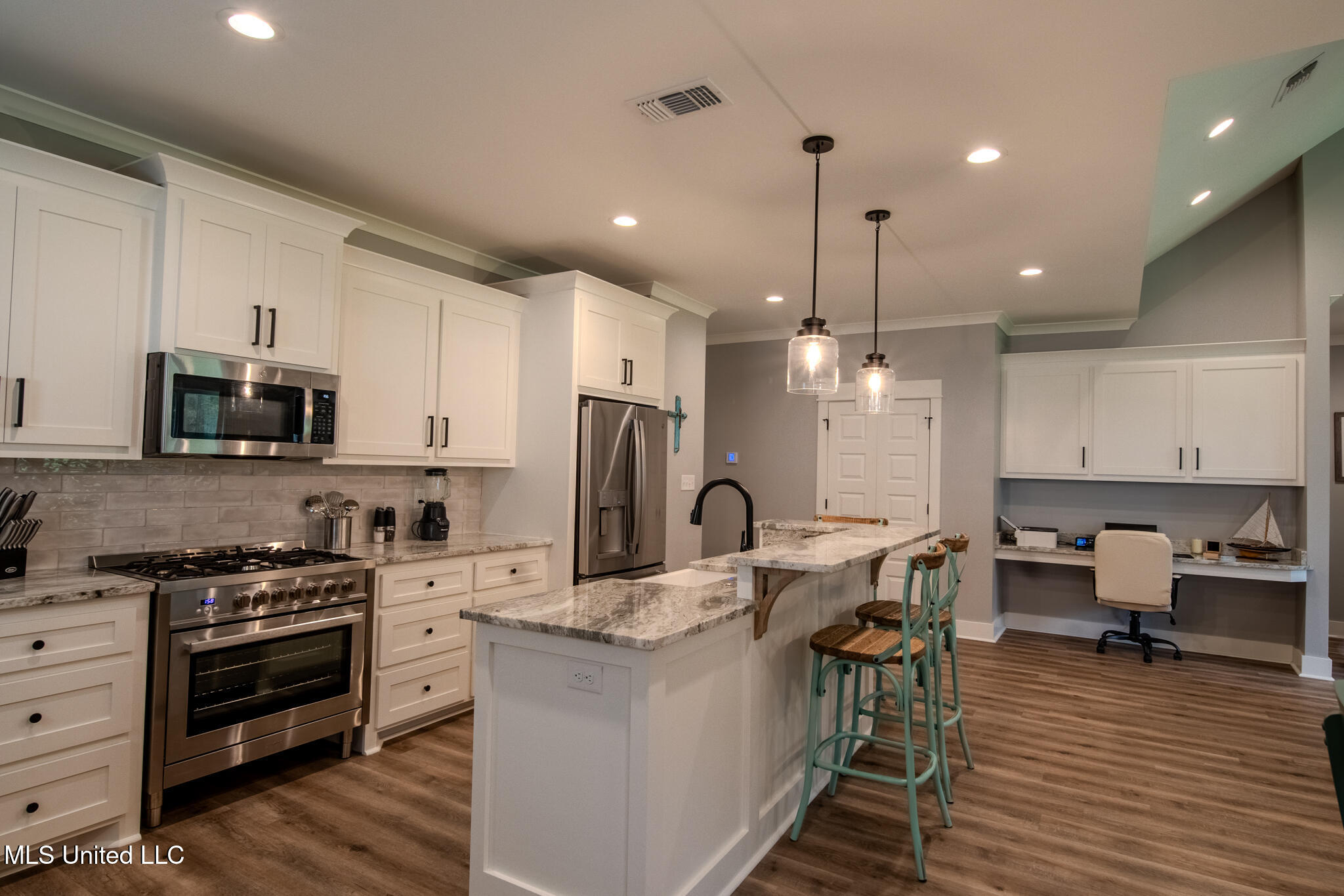 4300 Cobblestone Lane Property Photo 8