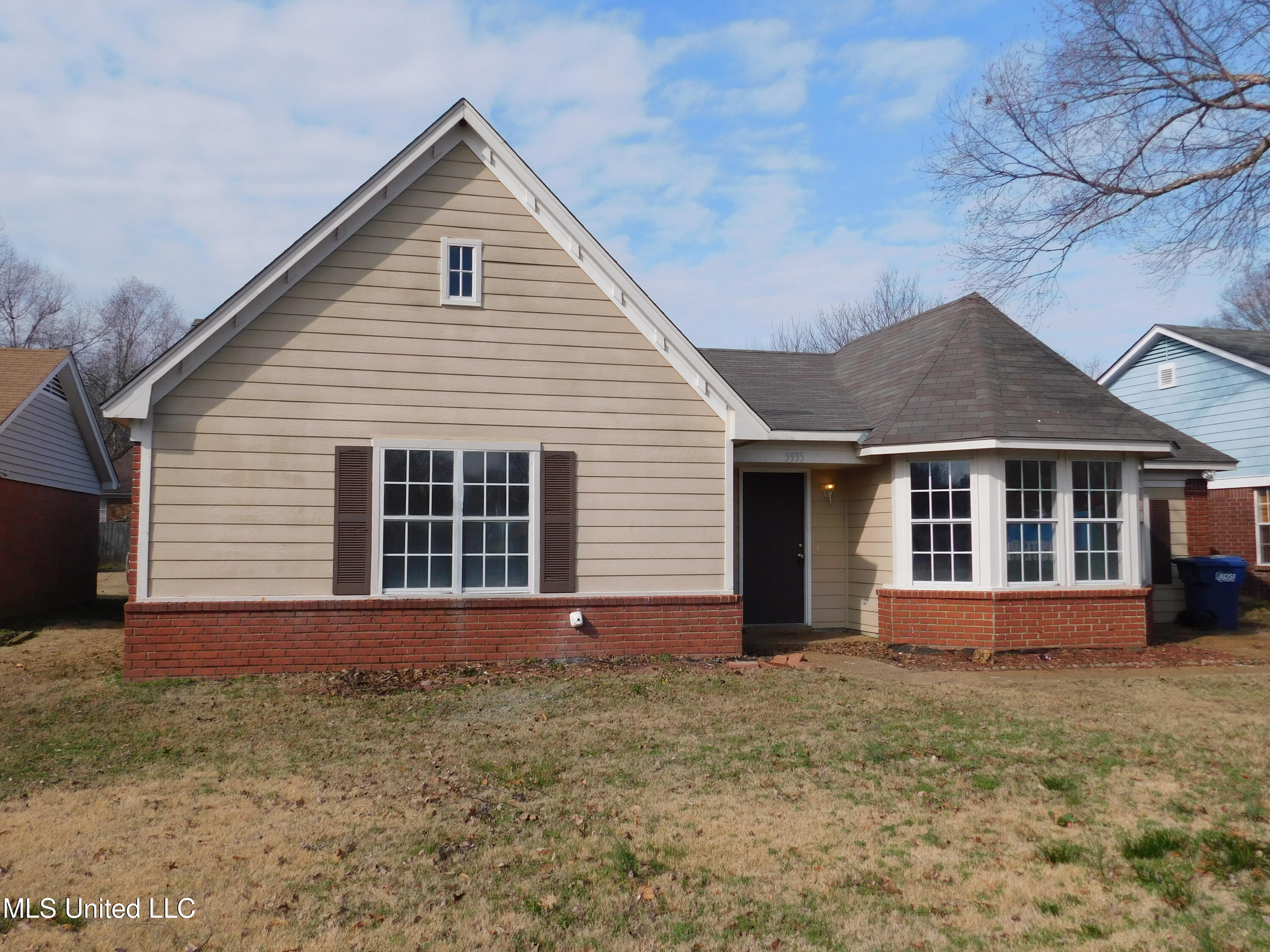 5935 Kentwood Drive Property Photo 1