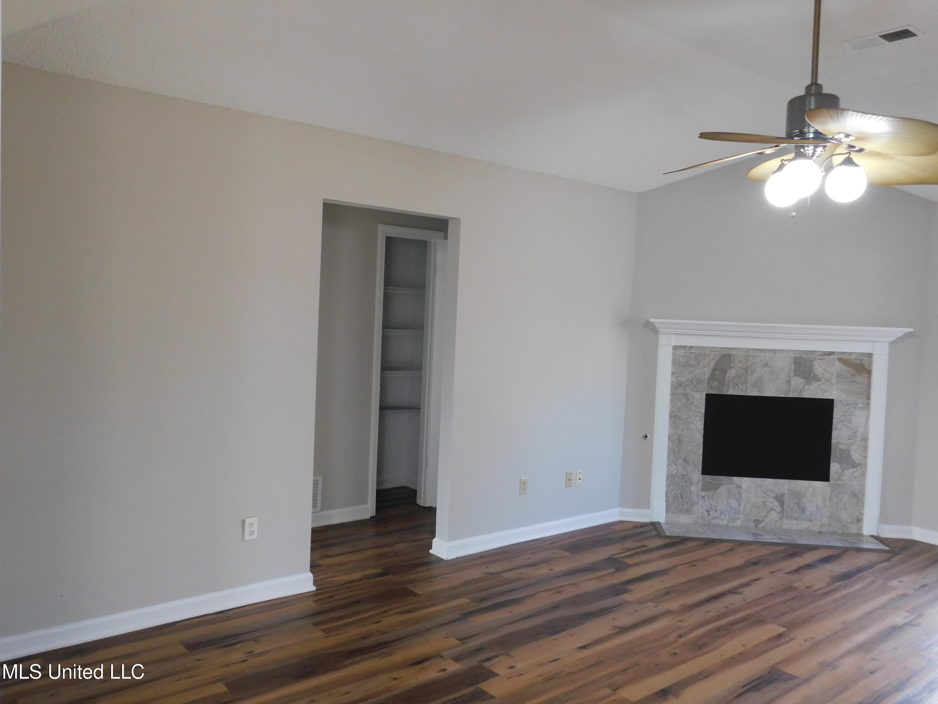 5935 Kentwood Drive Property Photo 6