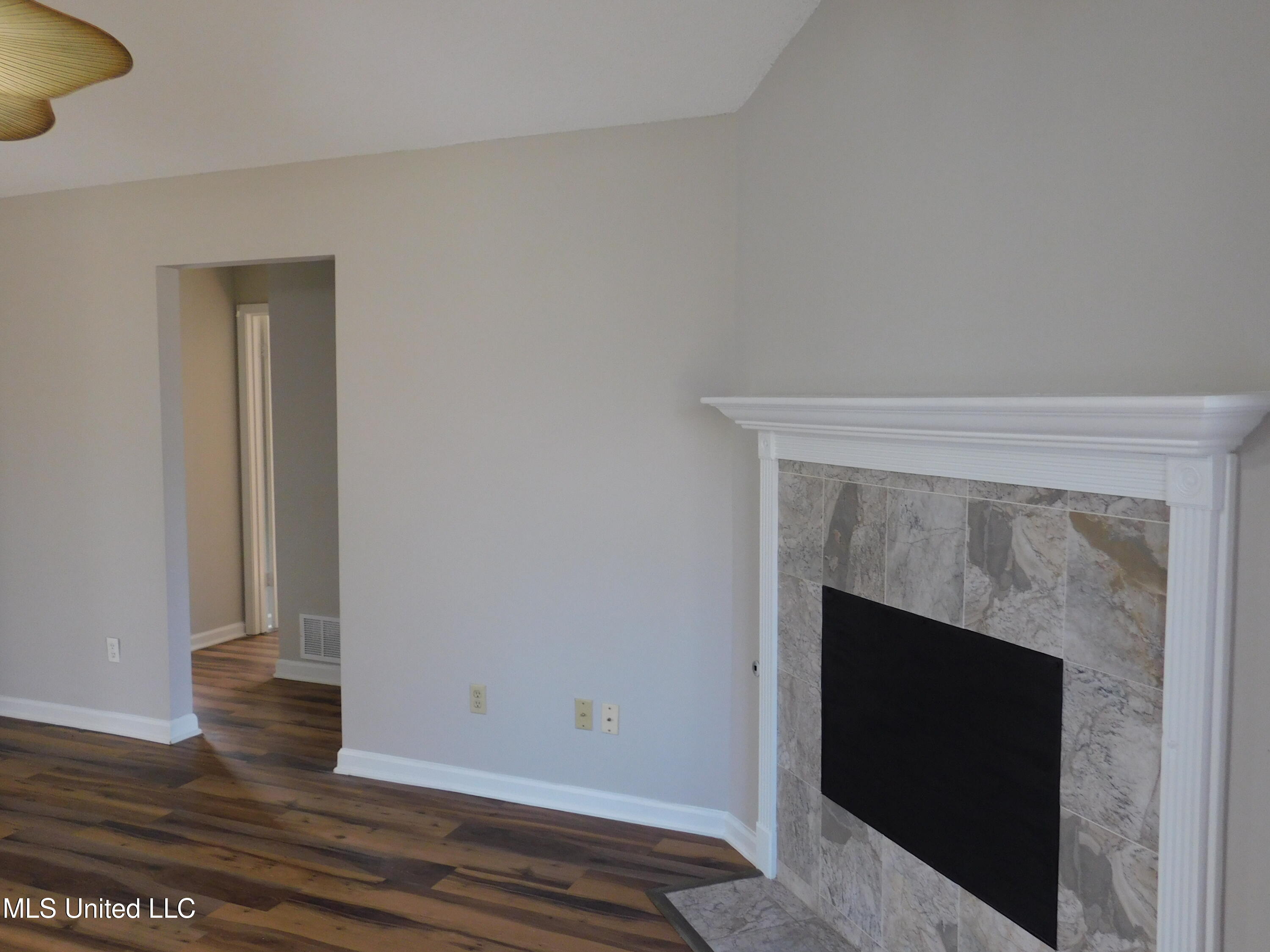 5935 Kentwood Drive Property Photo 9