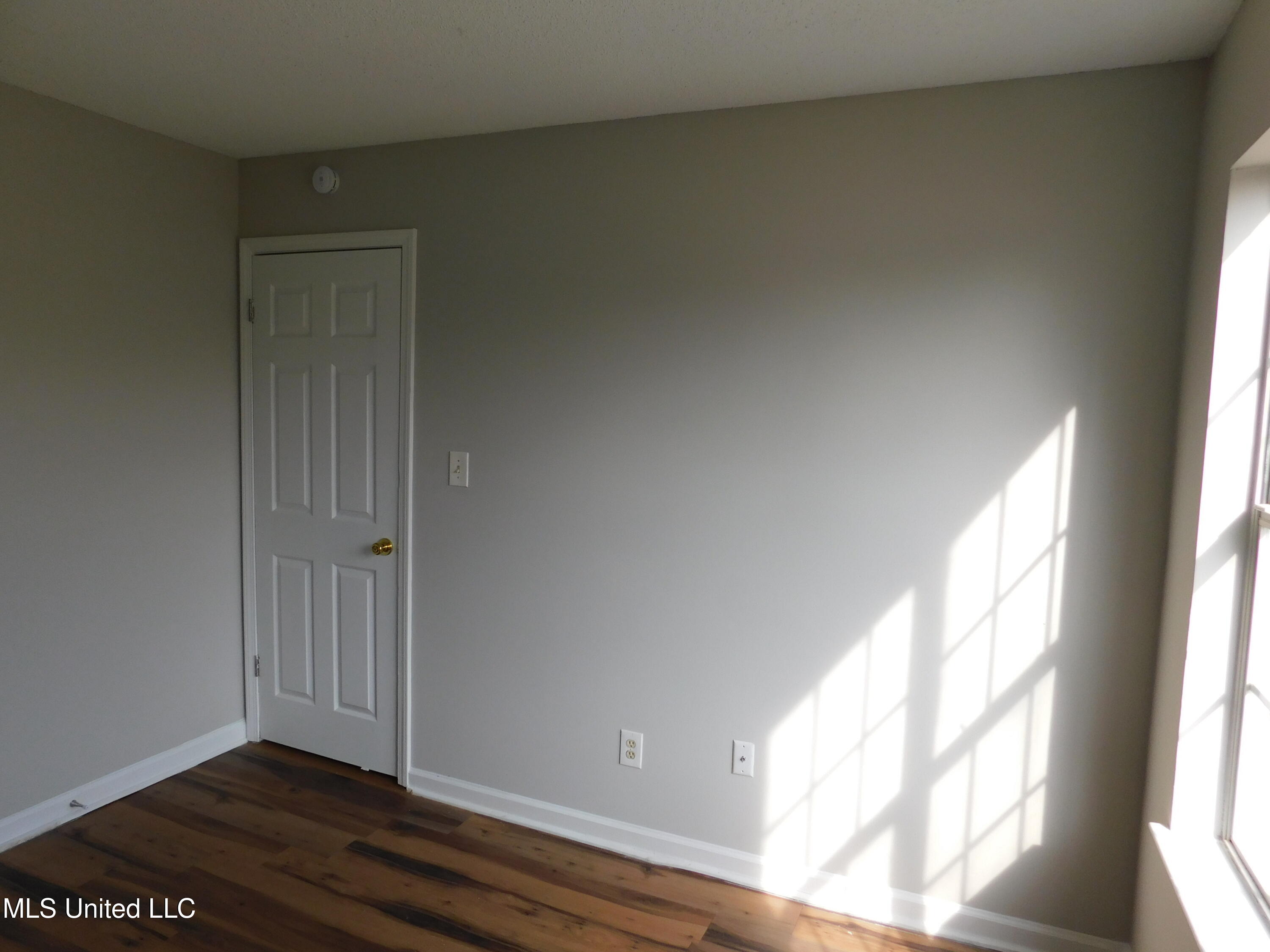 5935 Kentwood Drive Property Photo 11