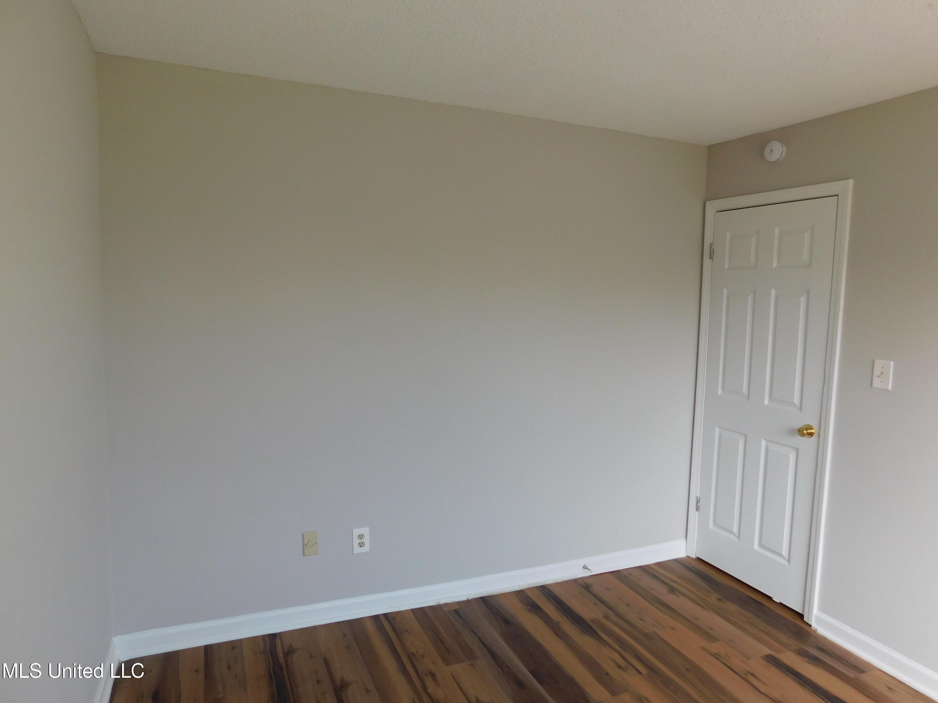 5935 Kentwood Drive Property Photo 12