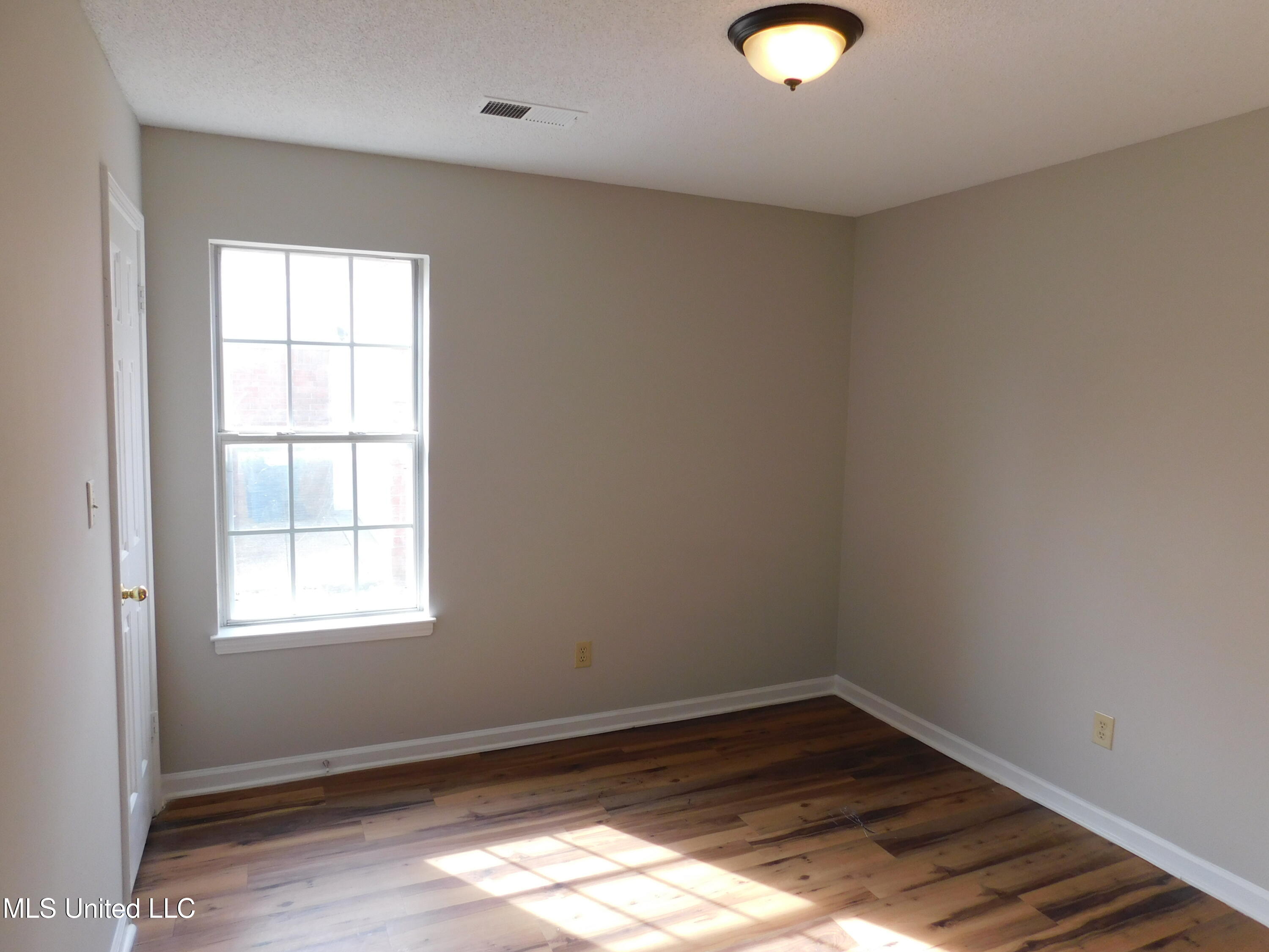 5935 Kentwood Drive Property Photo 14