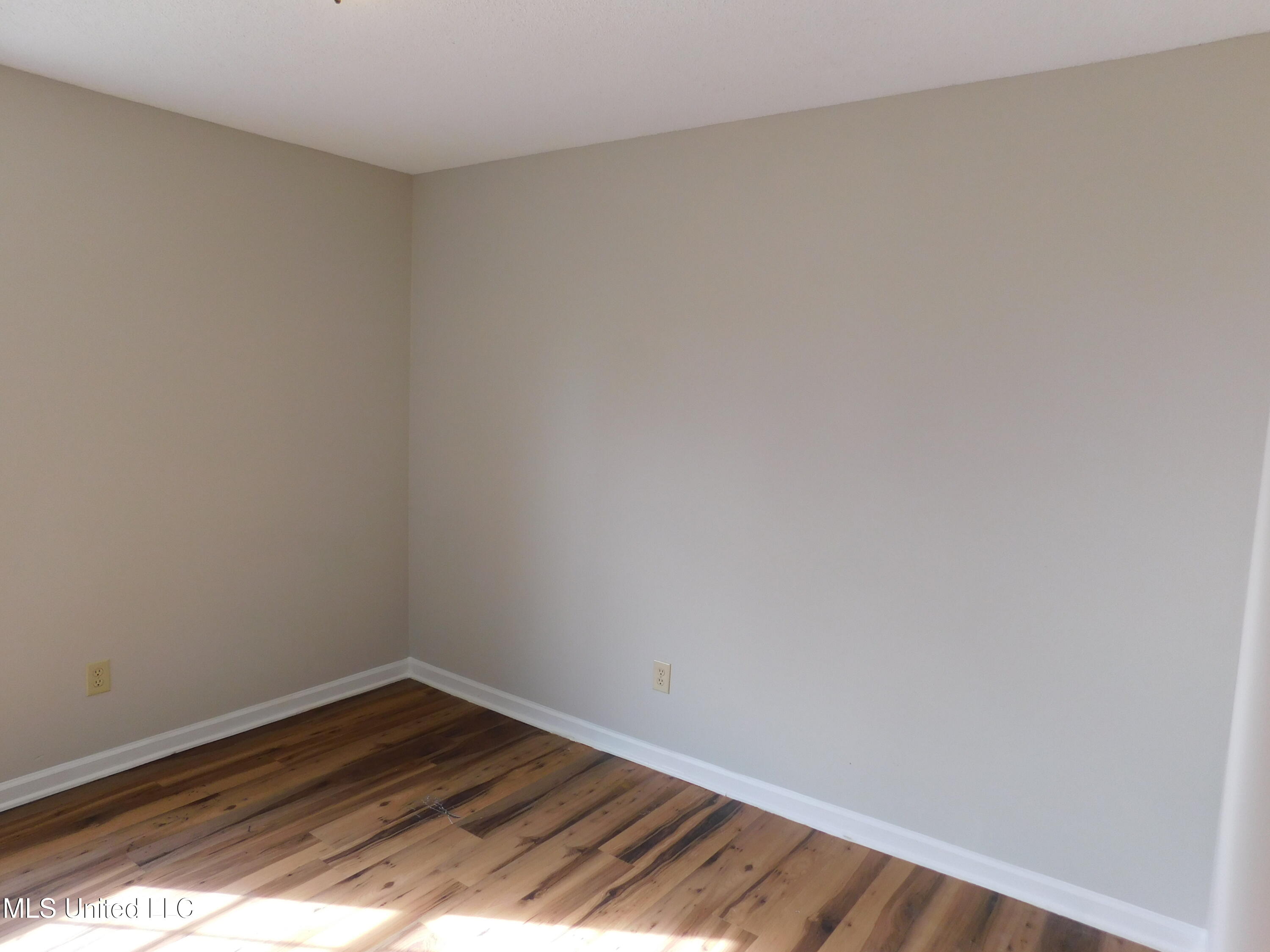 5935 Kentwood Drive Property Photo 15