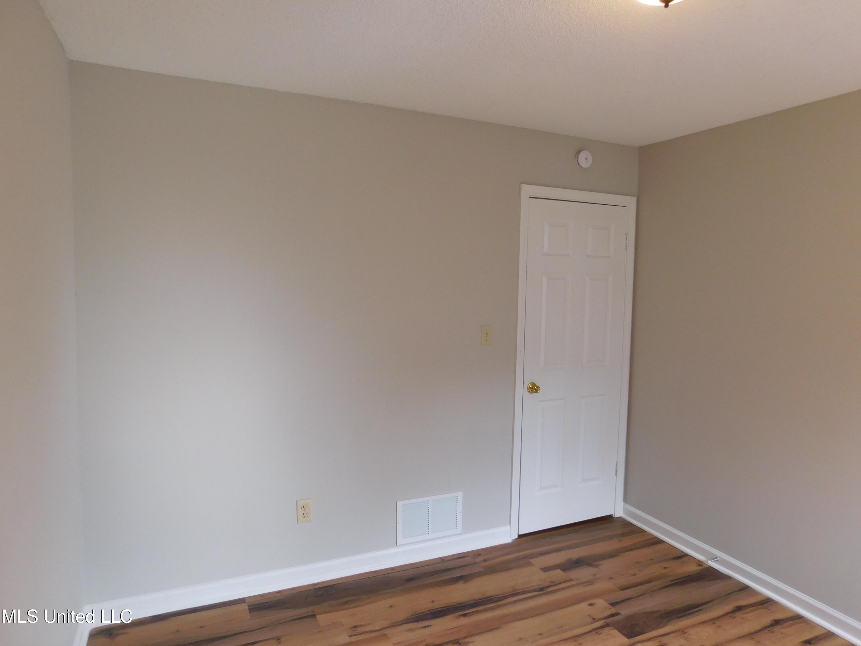 5935 Kentwood Drive Property Photo 16