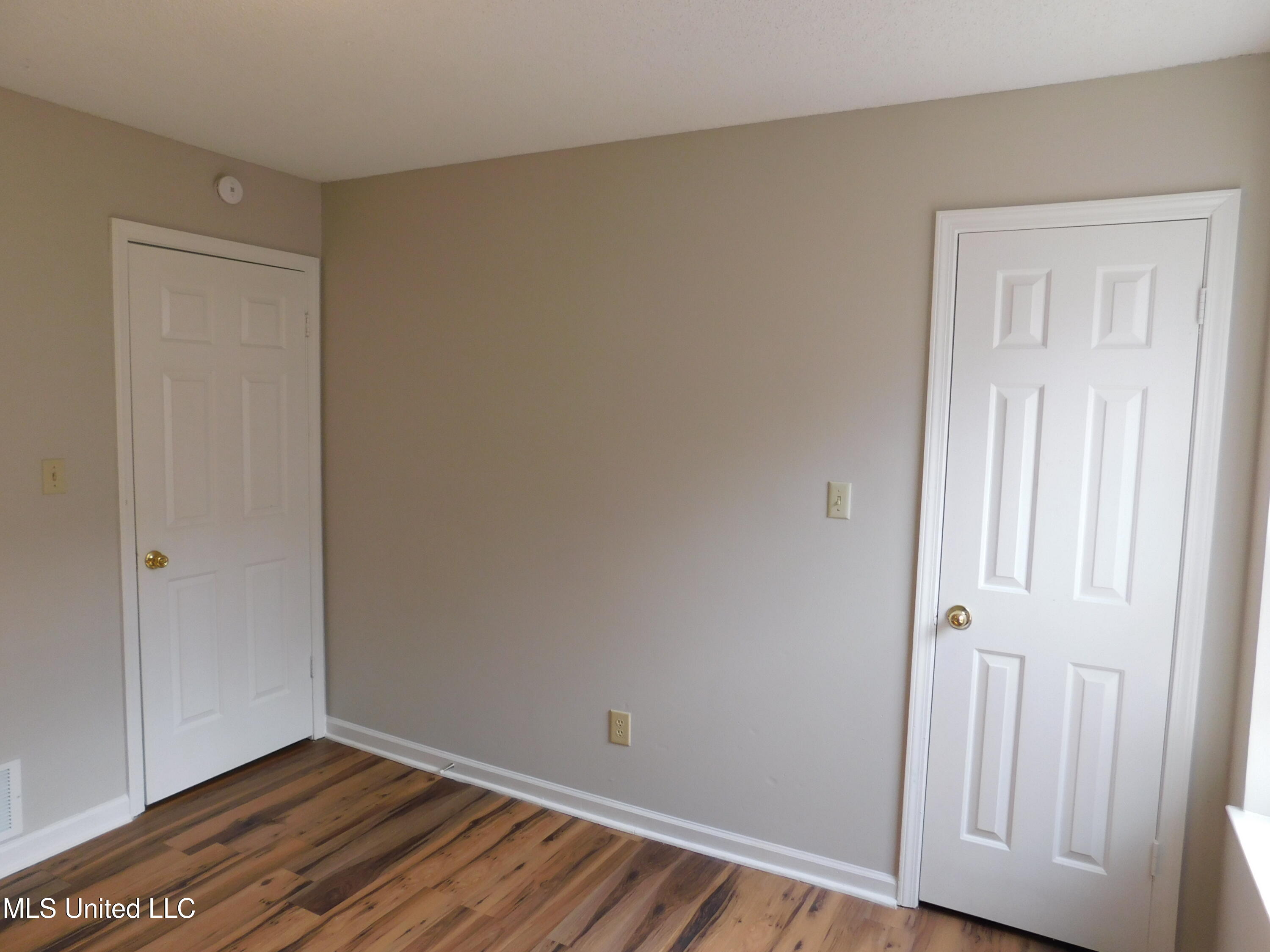 5935 Kentwood Drive Property Photo 17