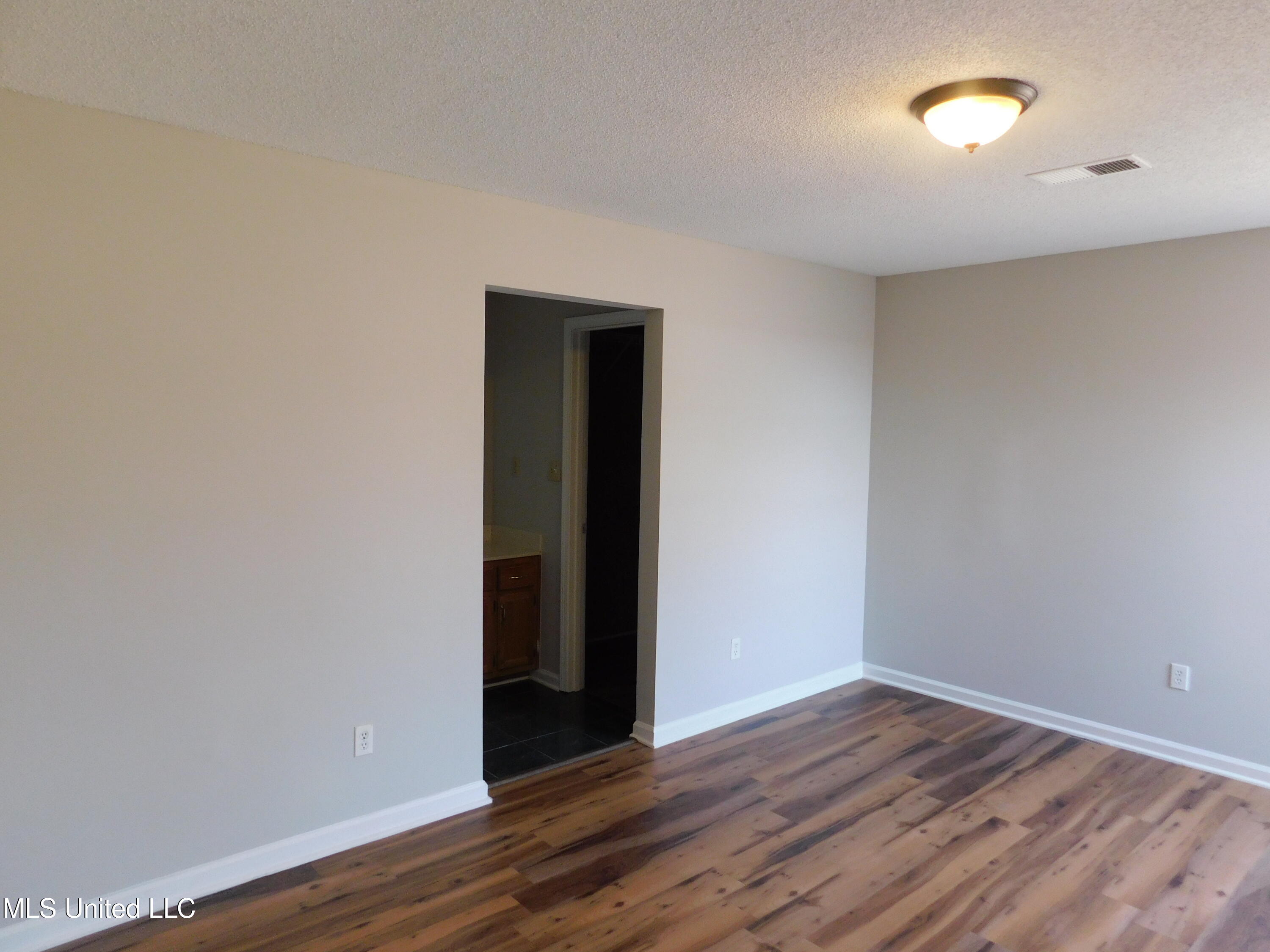 5935 Kentwood Drive Property Photo 19