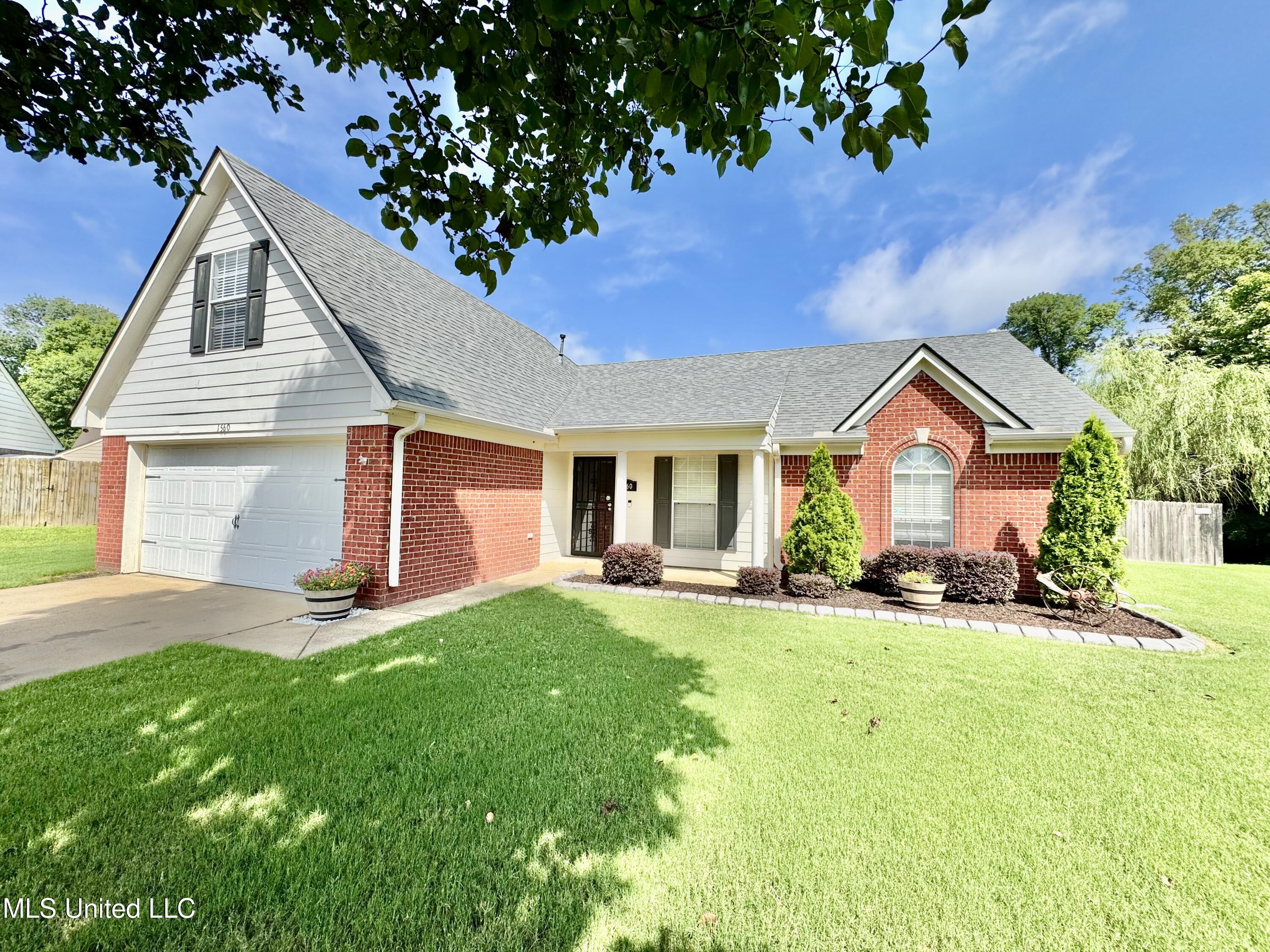 1560 W Madison Cove Property Photo 1