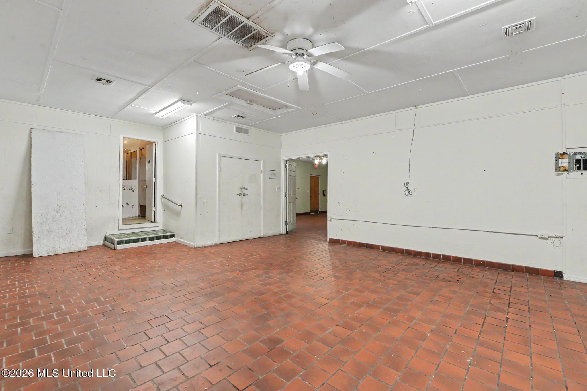 1916 Ladnier Road Property Photo 7